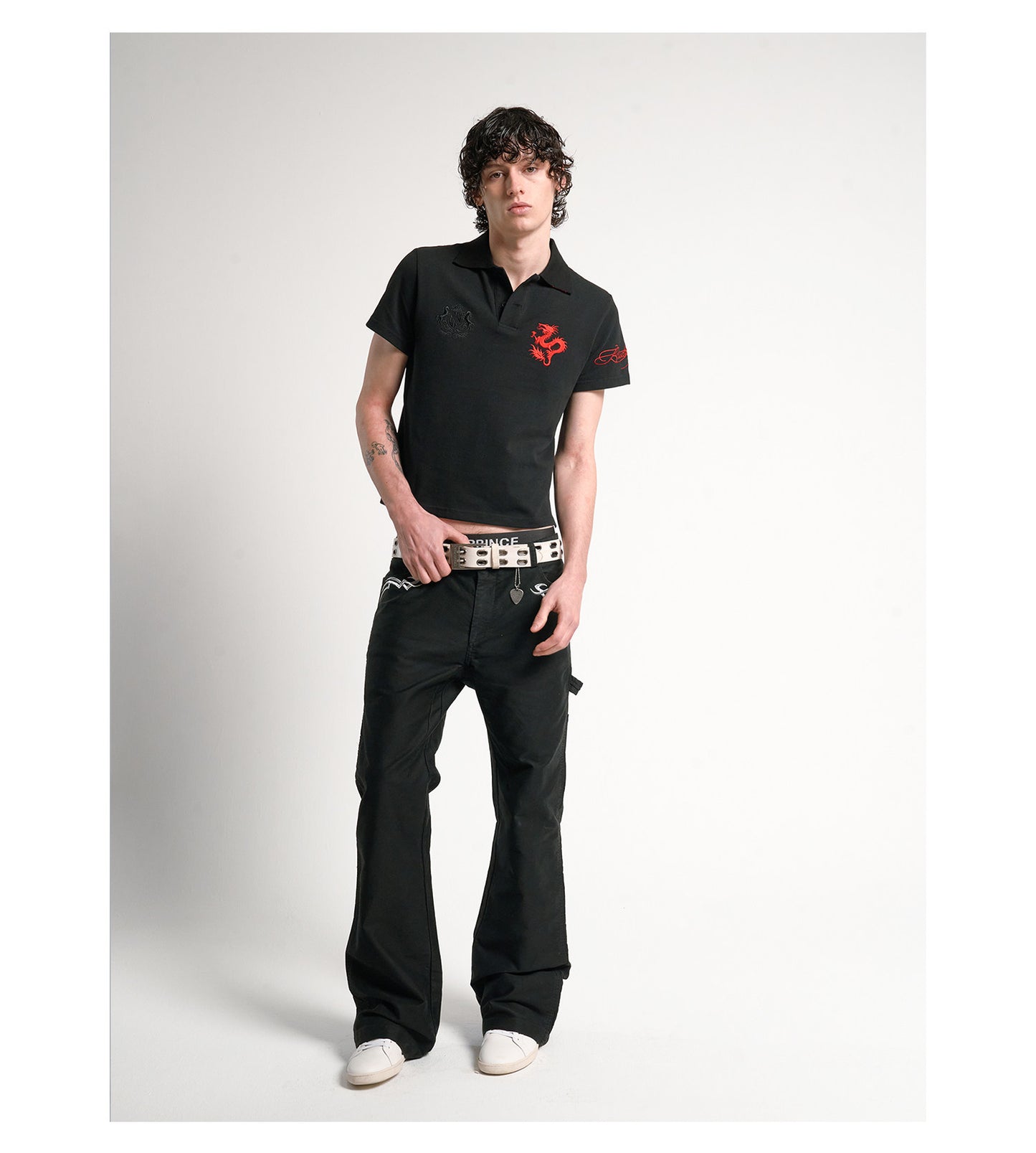 刺繍とリベット付カジュアルパンツ