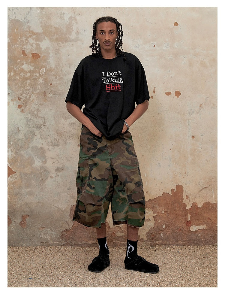 Loose silhouette cargo shorts