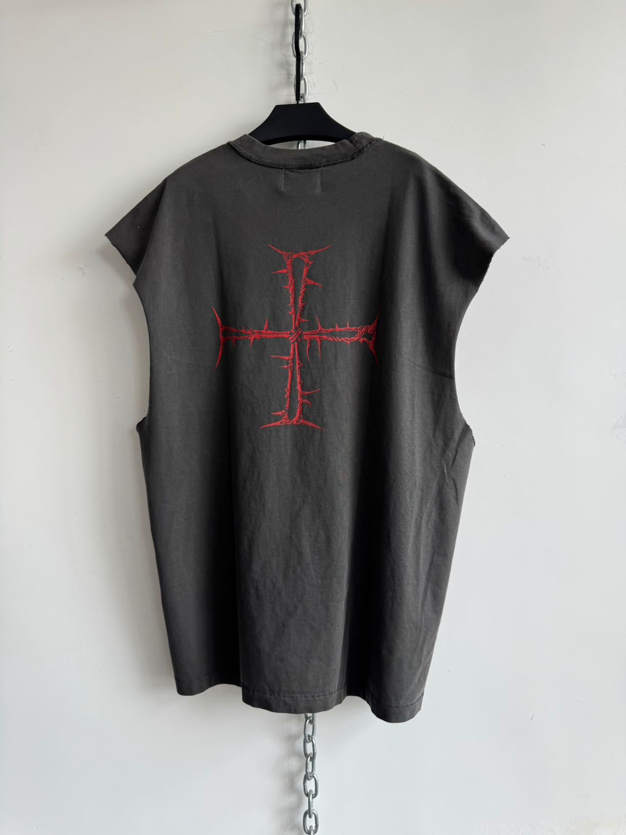 Damaged loose cotton sleeveless shirt