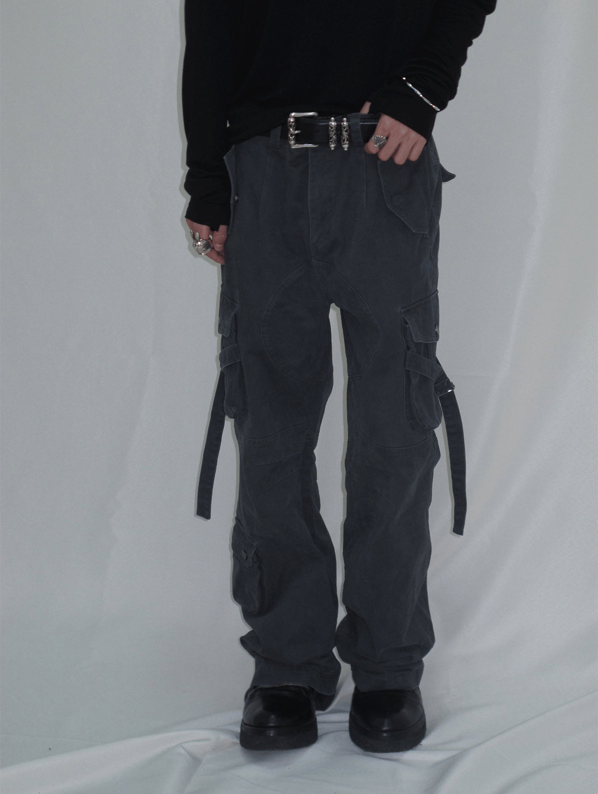 Cargo pants with multi-pocket straps