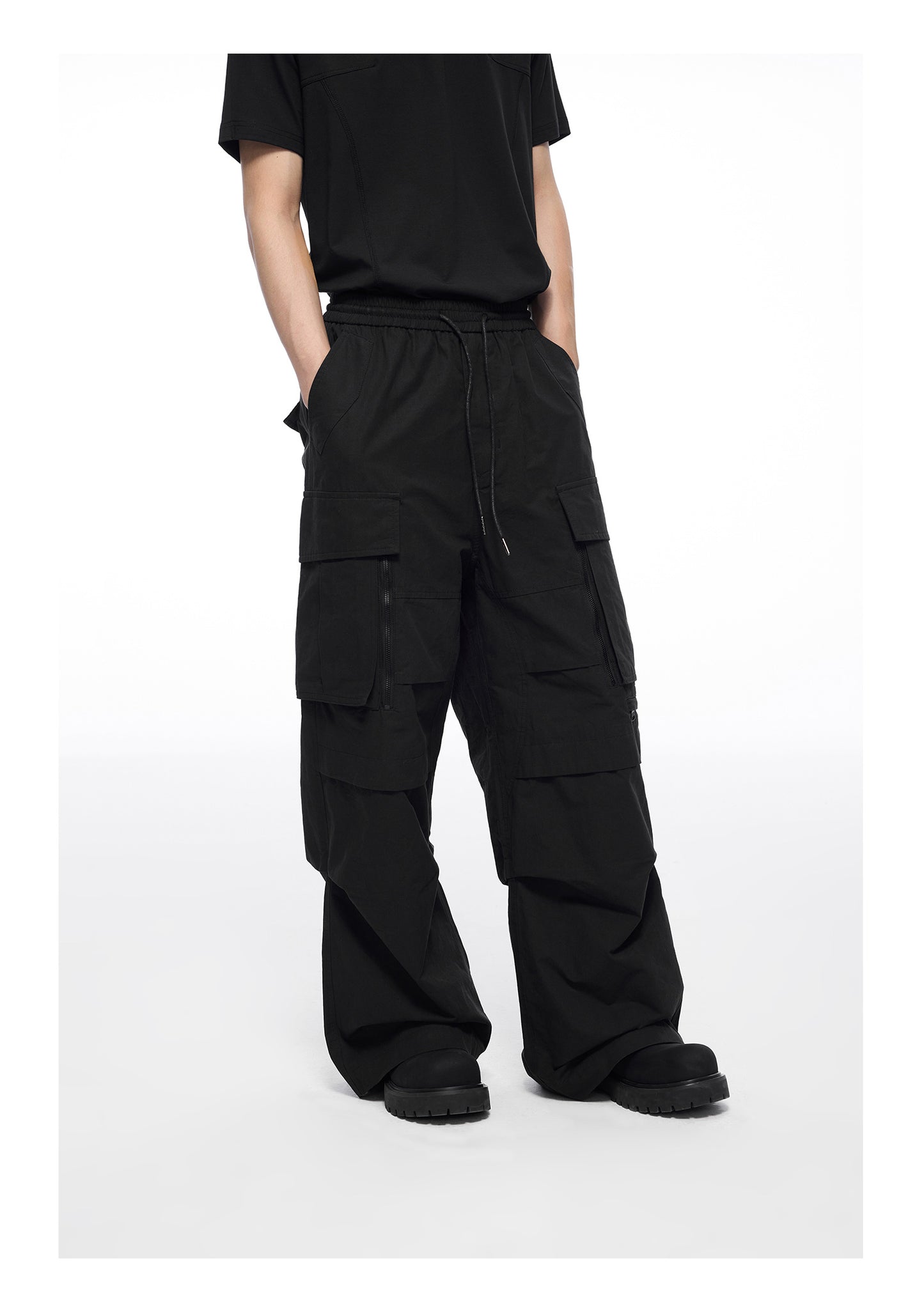 Multi-pocket pleated design paratrooper pants