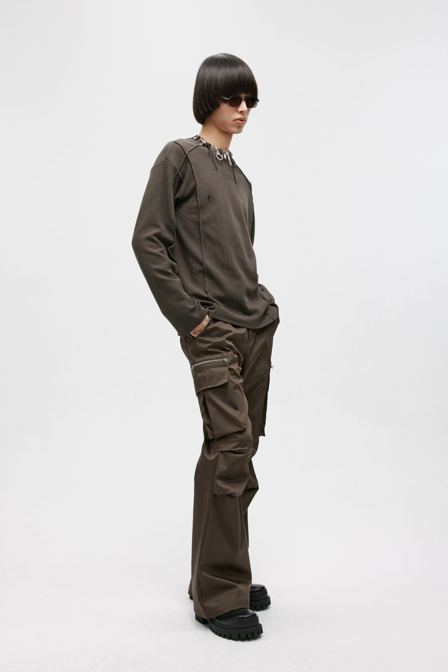 Three-dimensional patch pocket casual pants