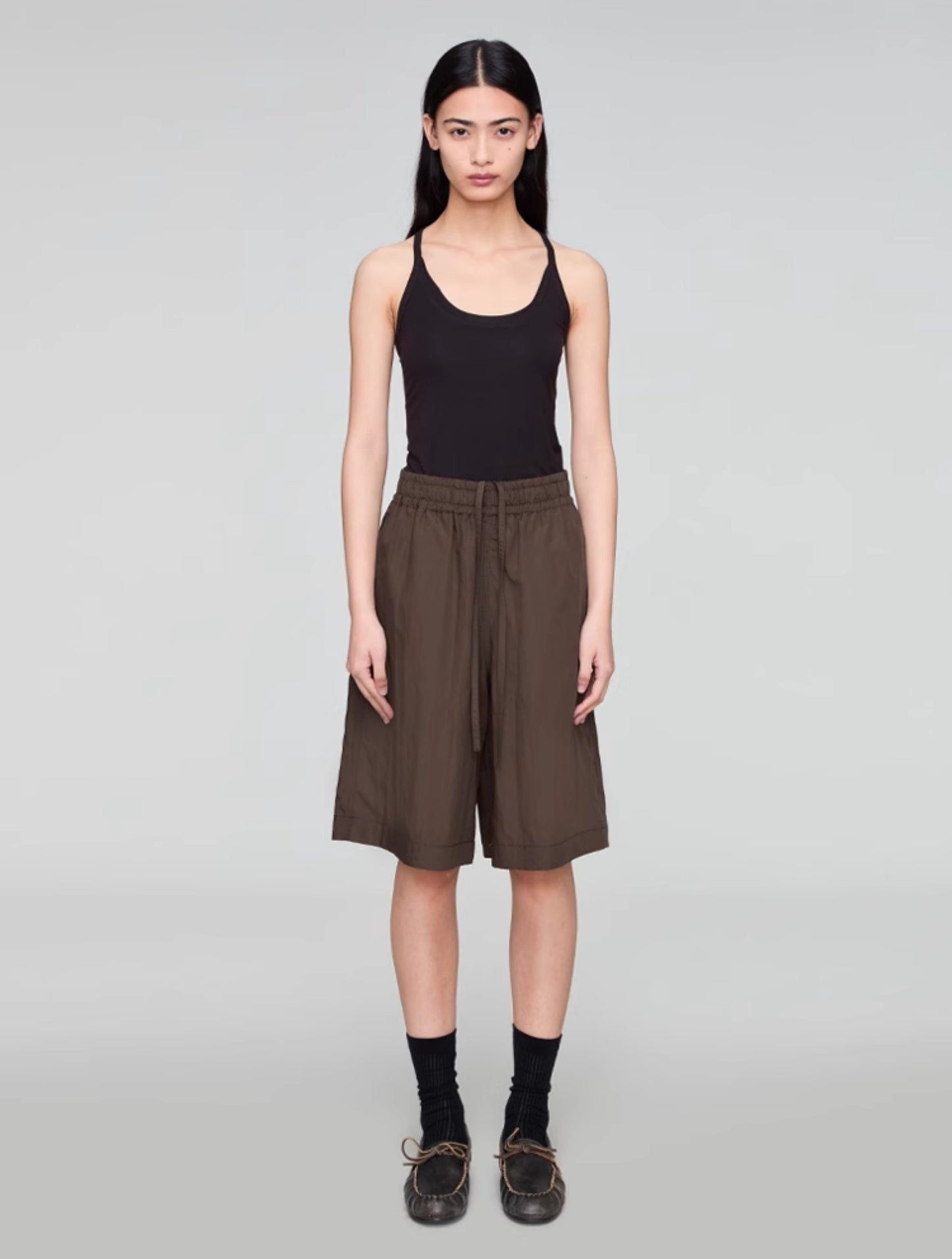 Elastic waist casual shorts