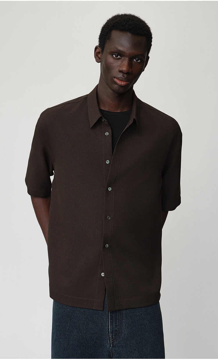 Standard Color Shirt with Pleats on the Side Seams