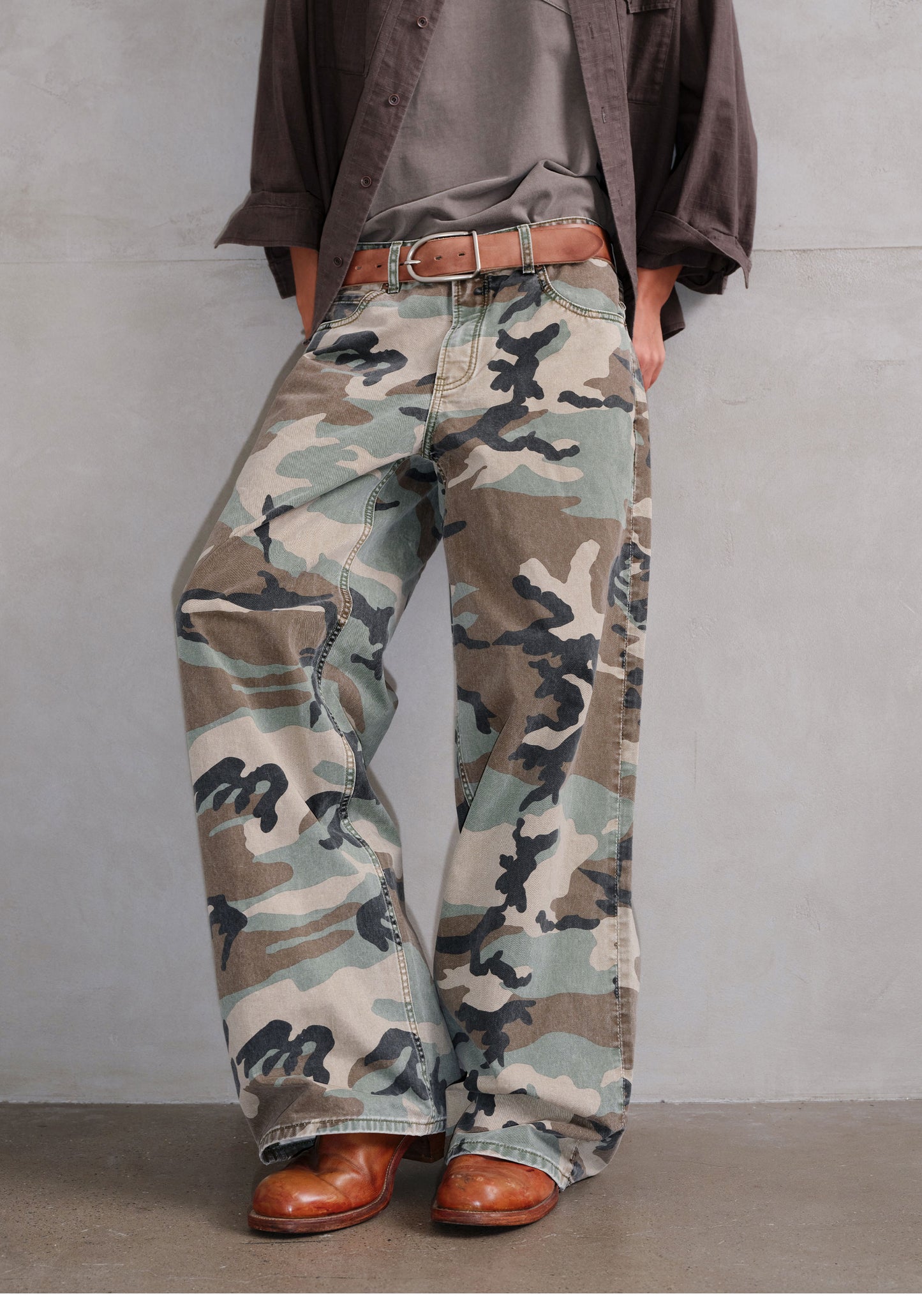 Camouflage-Print Wide-Leg Cargo Pants