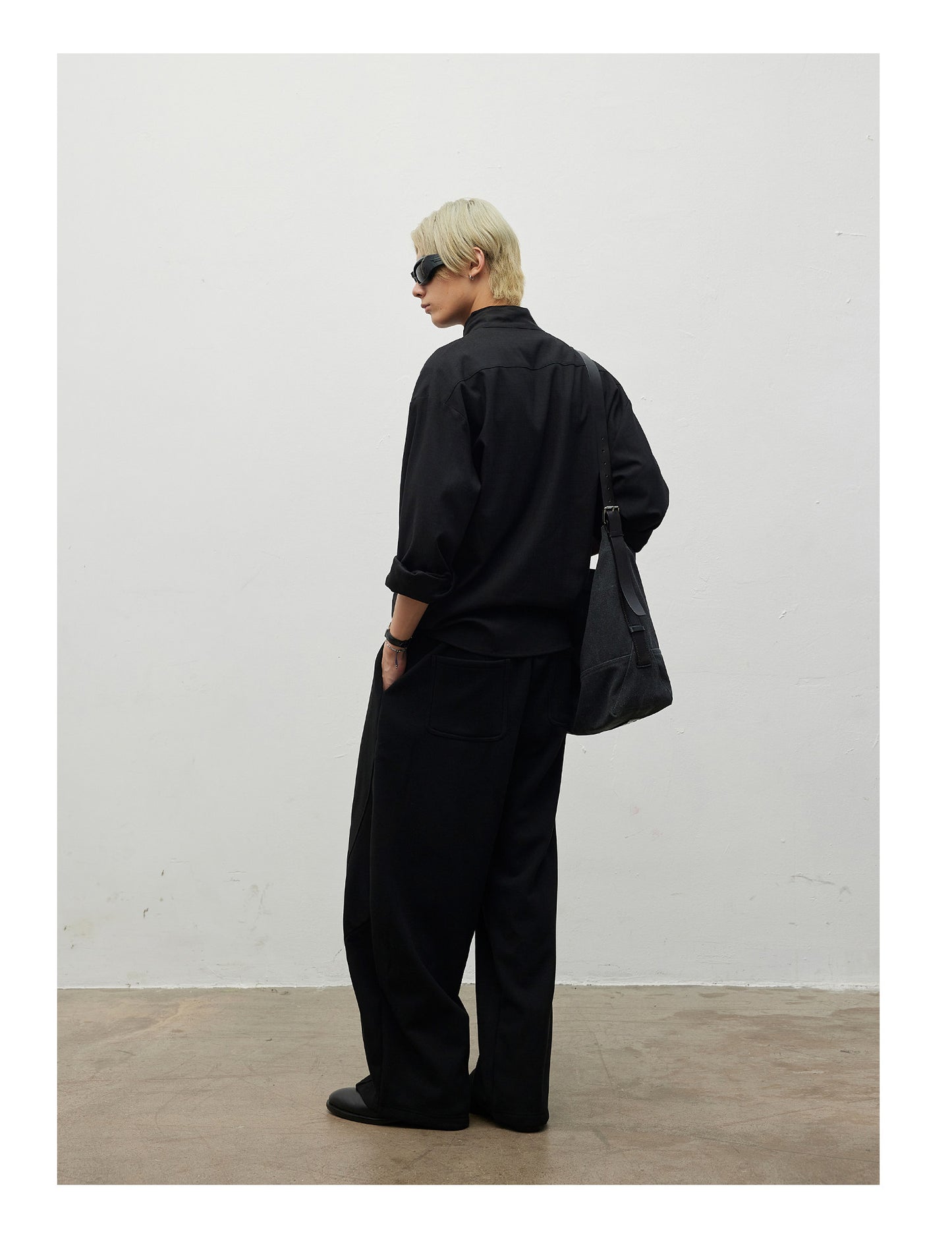 Curved Slit Sweatpants with Brushed Lining