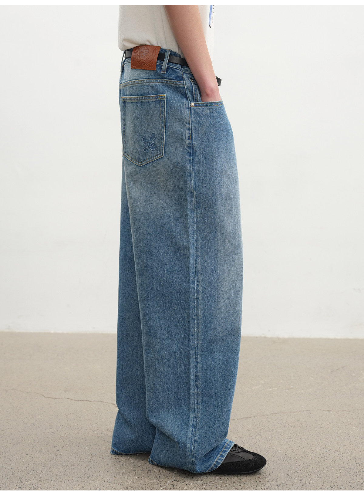 Straight Leg Washed Jeans