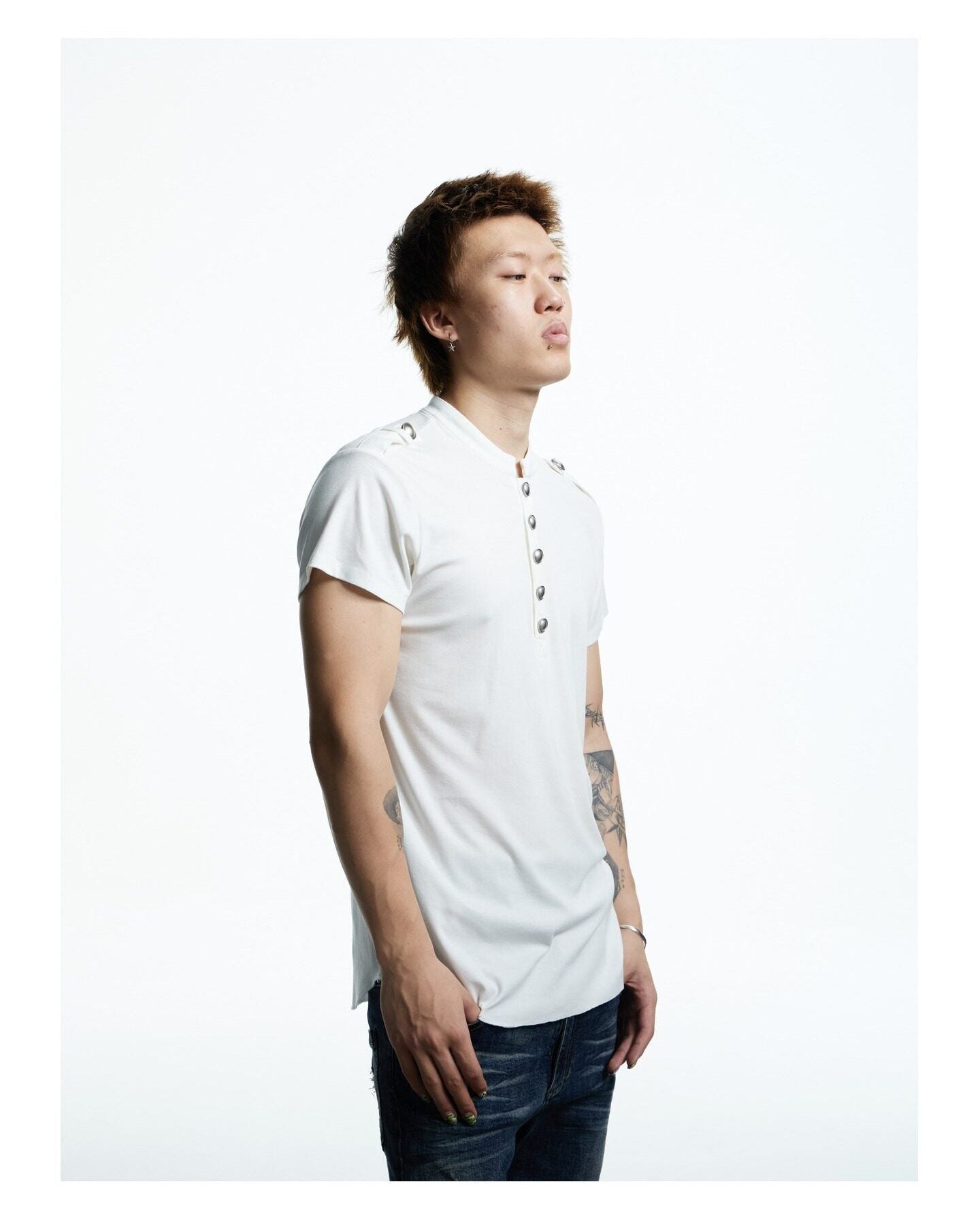 Retro-Style Henley Neck T-Shirt　