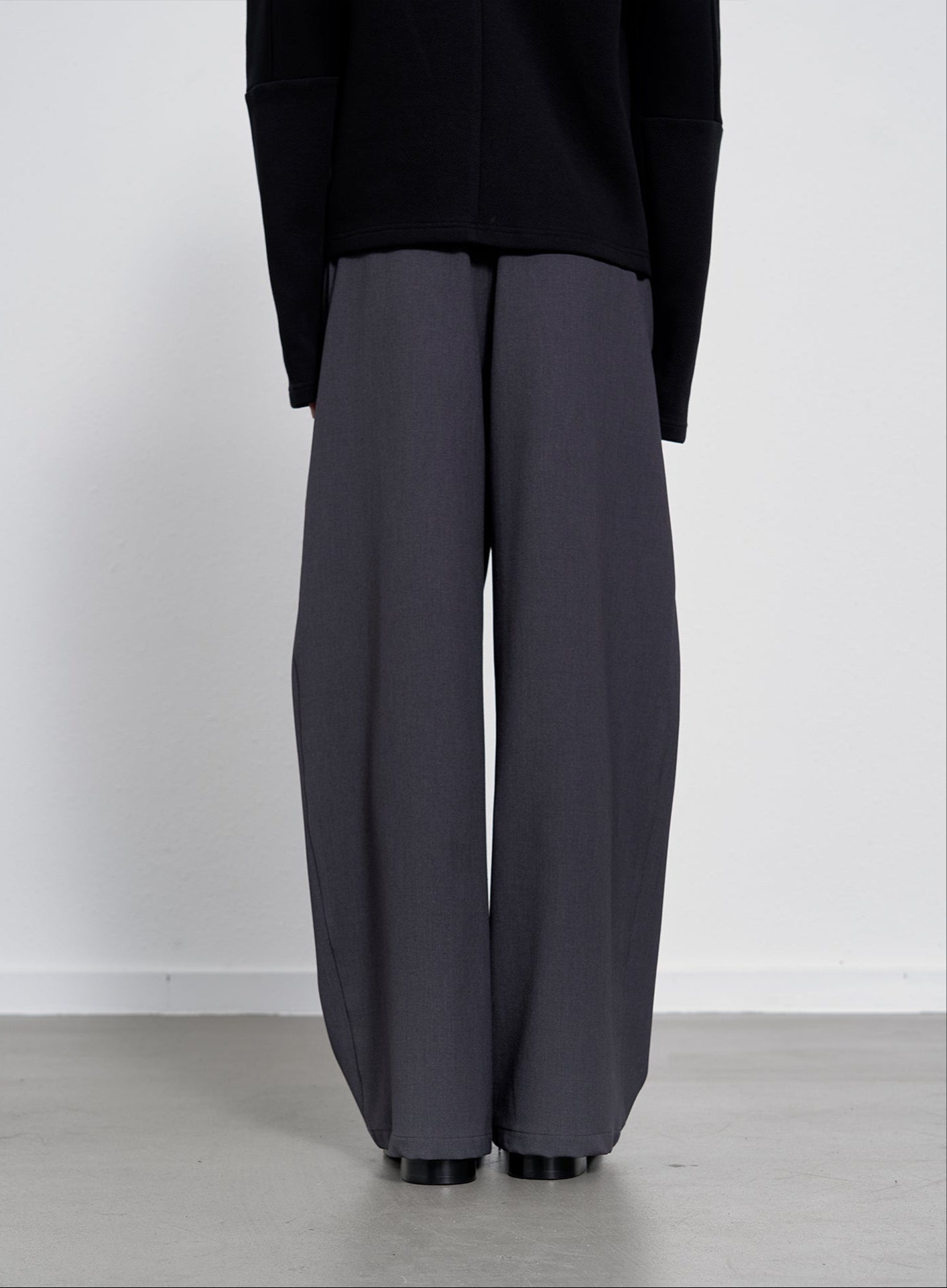 Side pleated casual pants