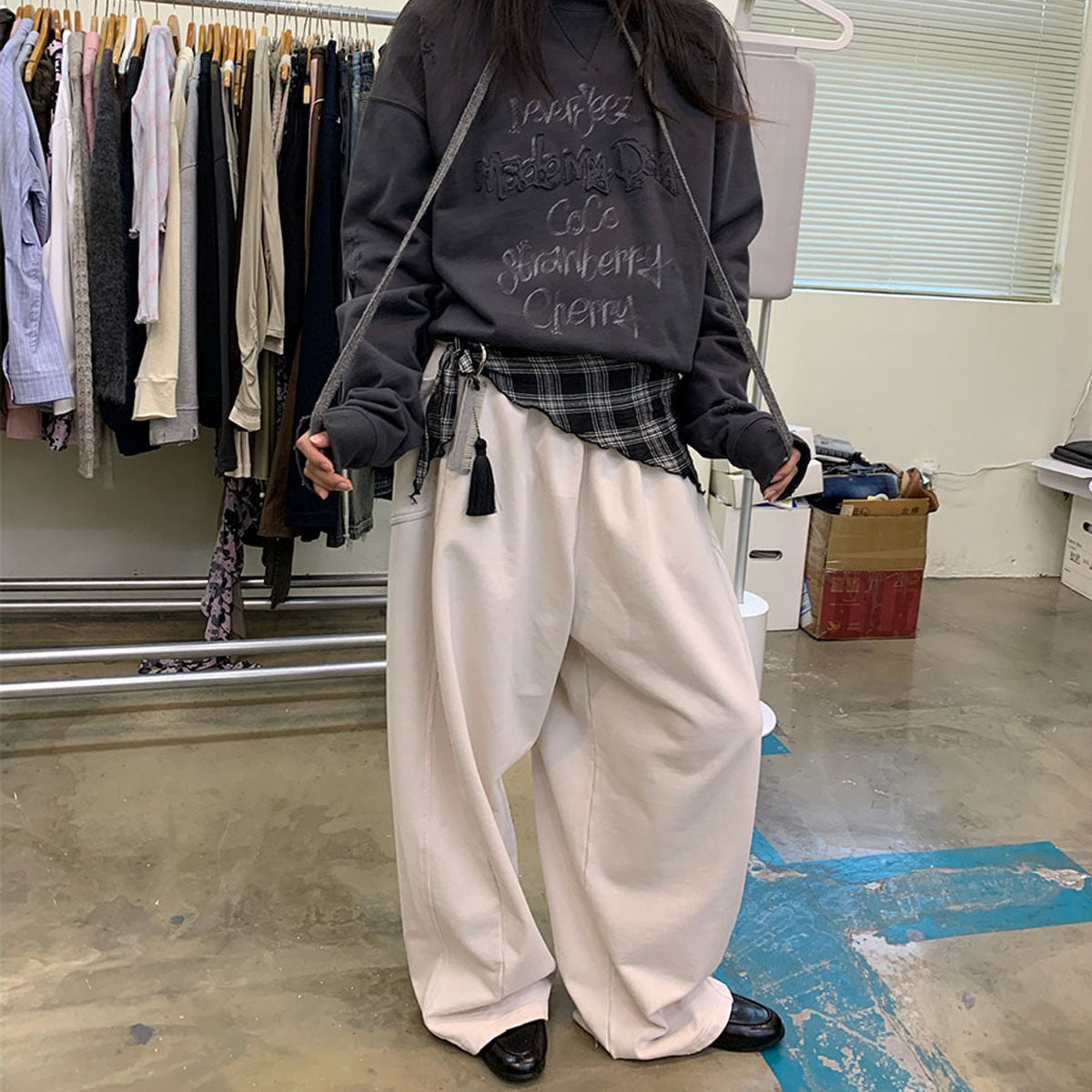 Scimitar cut knit casual pants