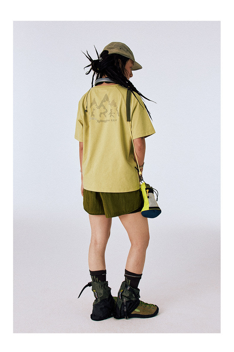 Moisture-wicking, quick-drying T-shirt