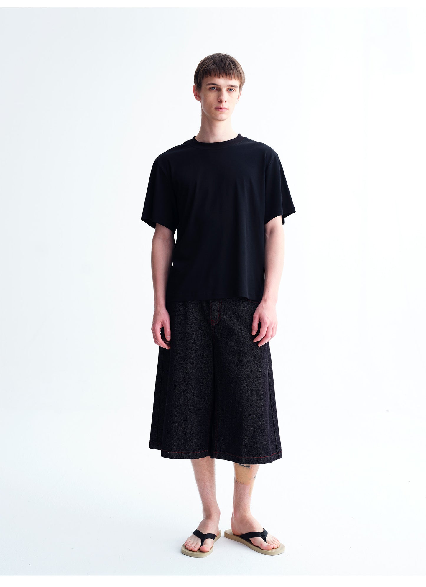 Round-Neck, Regular-Shoulder Basic T-Shirt