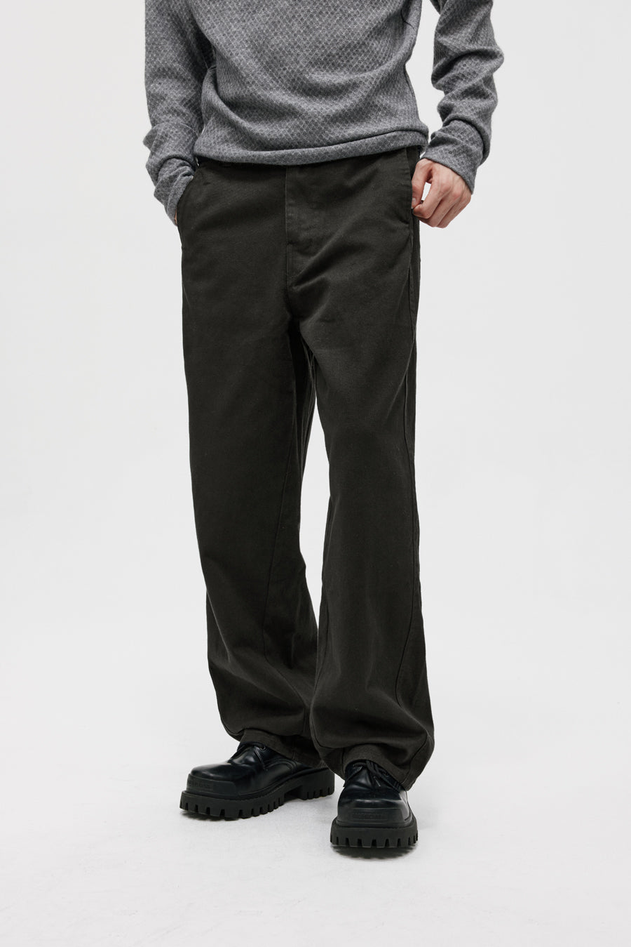 Twill scimitar-cut casual pants