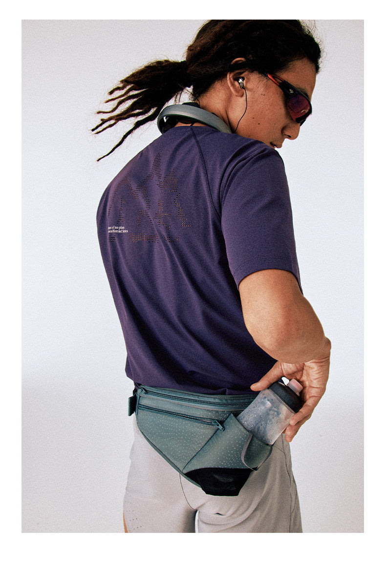 Moisture-wicking, quick-drying T-shirt