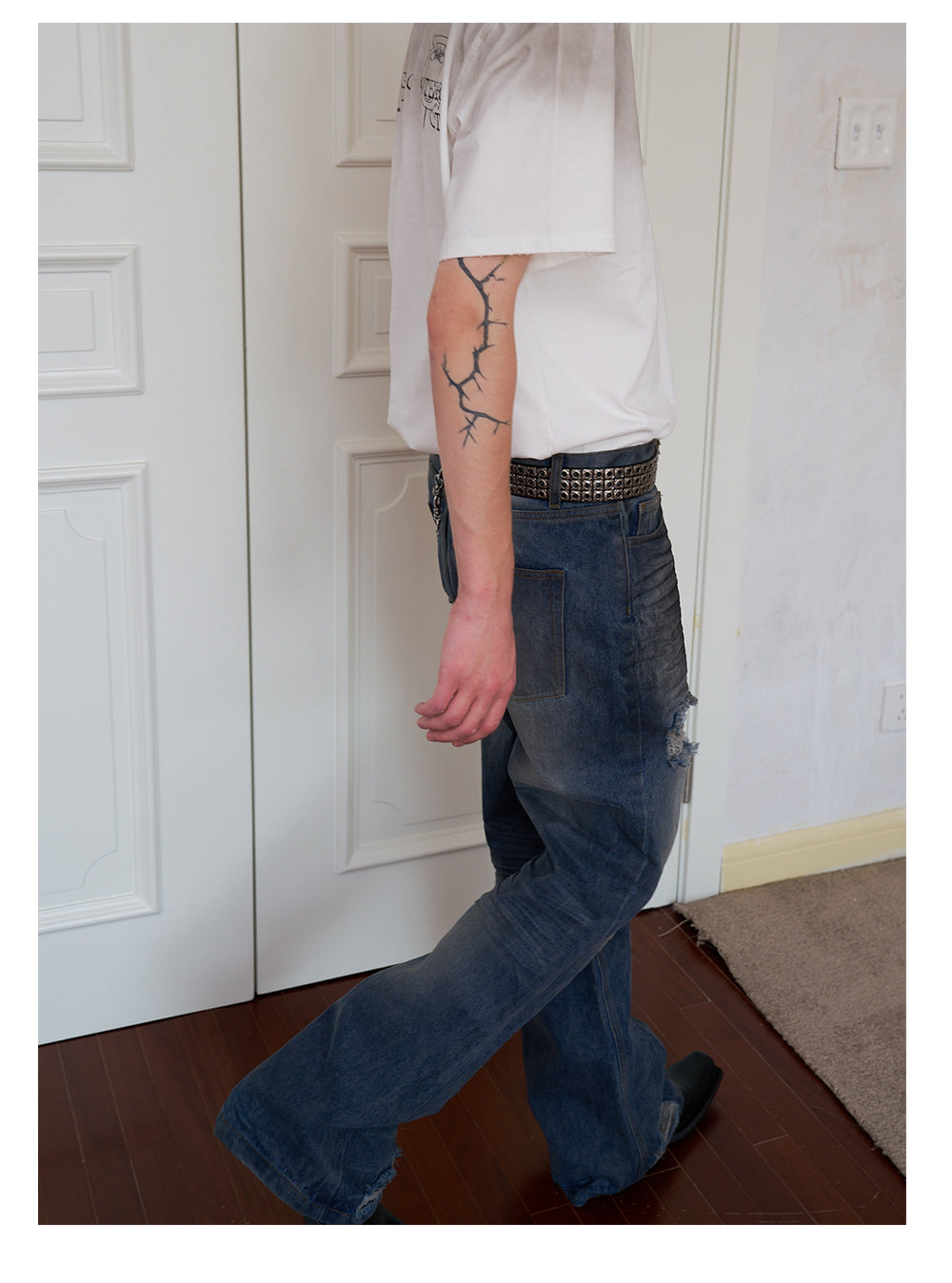 Pleated Damaged Jeans