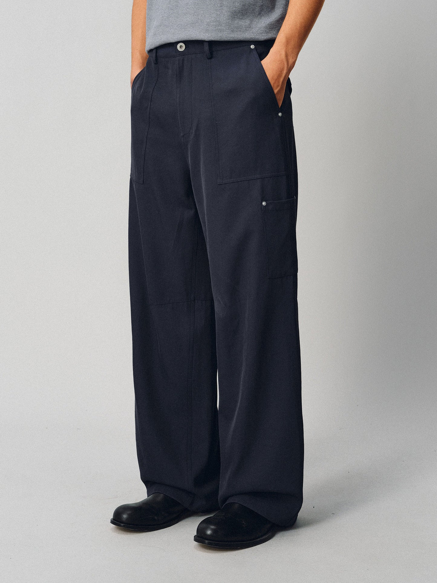 Work pants with pockets