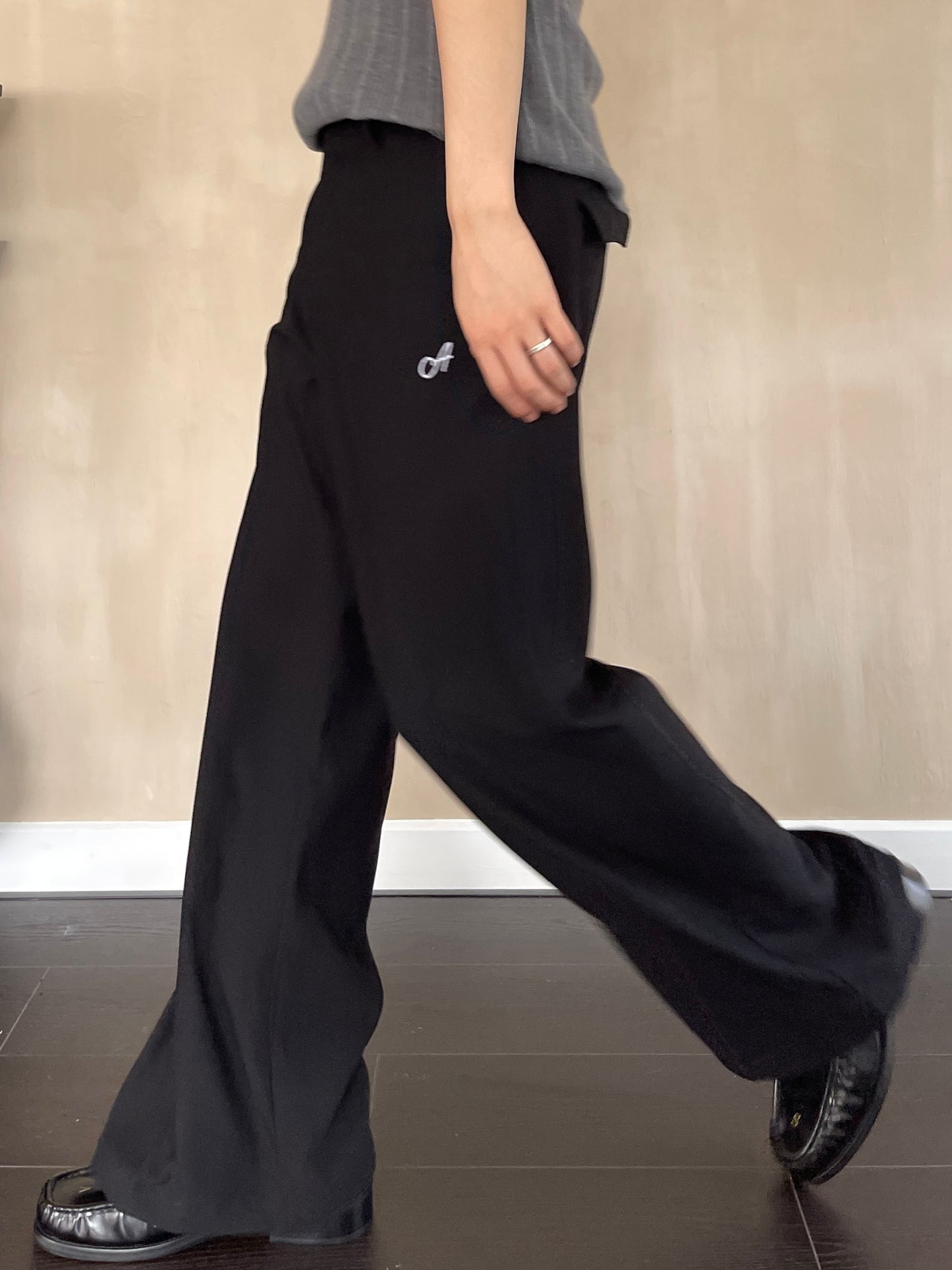 Embroidered drape casual pants