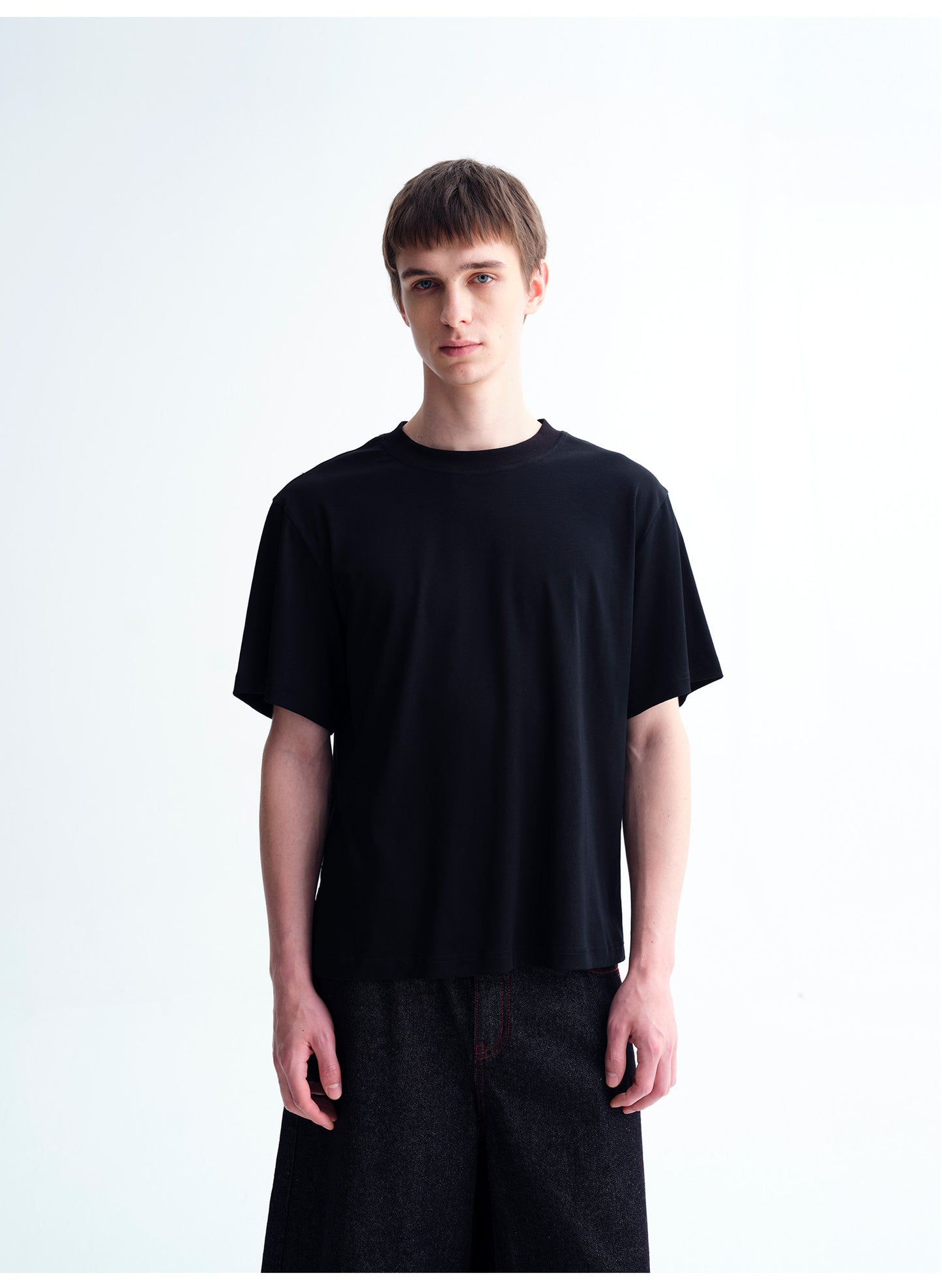 Round-Neck, Regular-Shoulder Basic T-Shirt