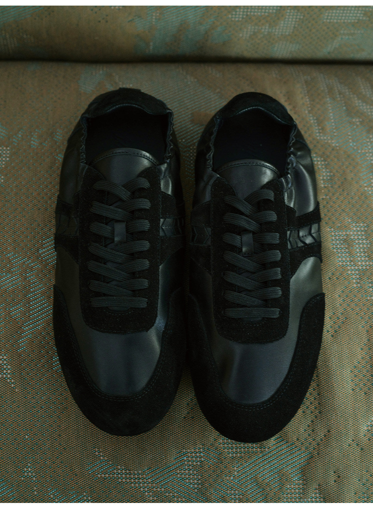 Low-profile training shoes