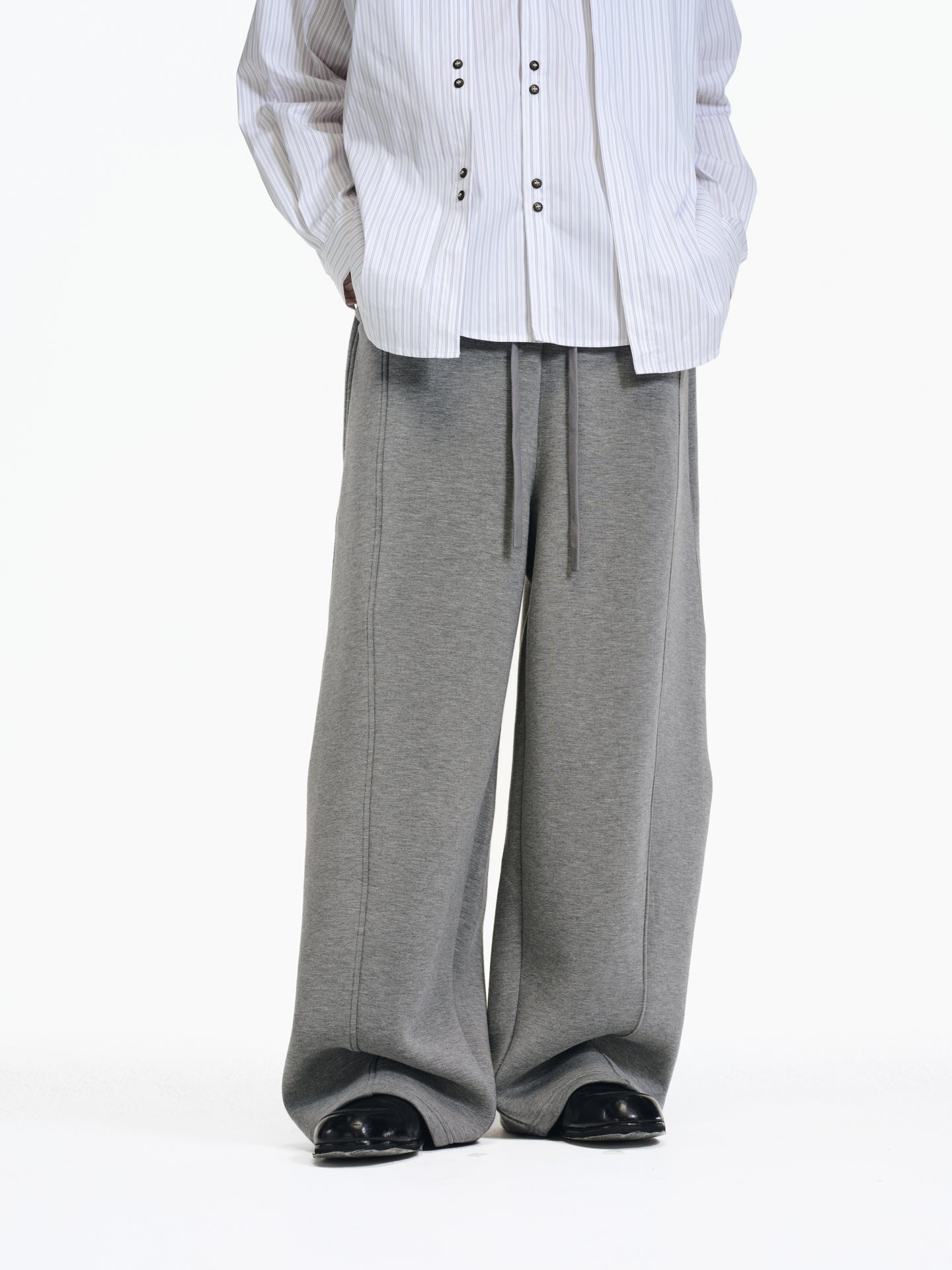 Casual pants with elastic waistband