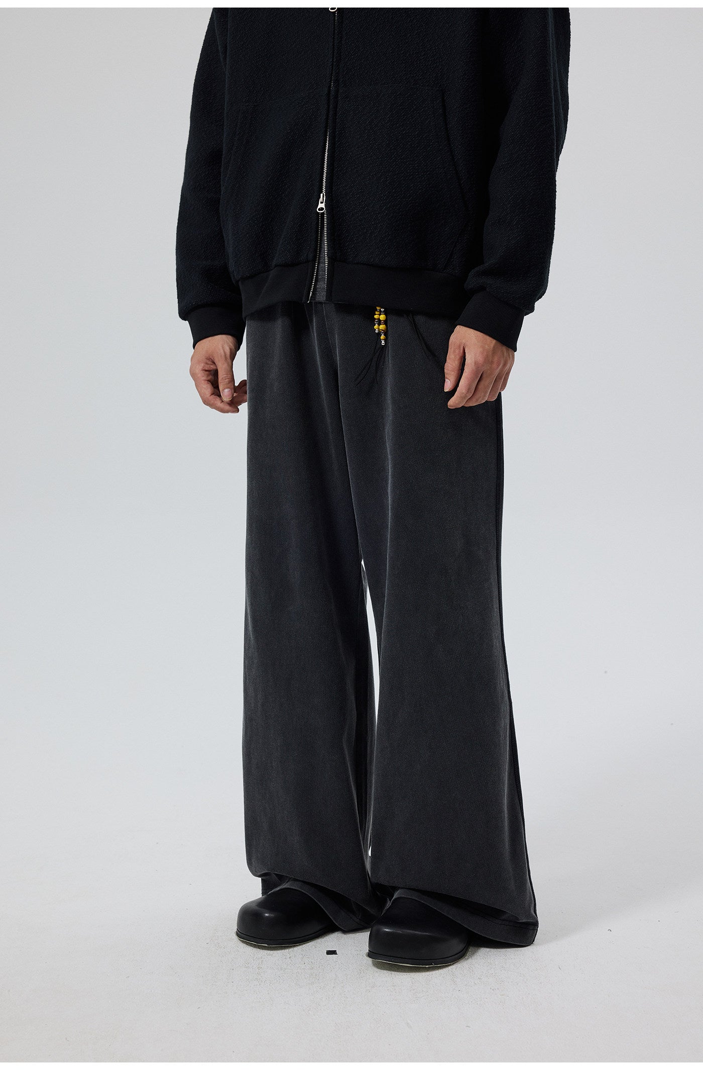 Matte-washed finish Stretch waistband Casual pants