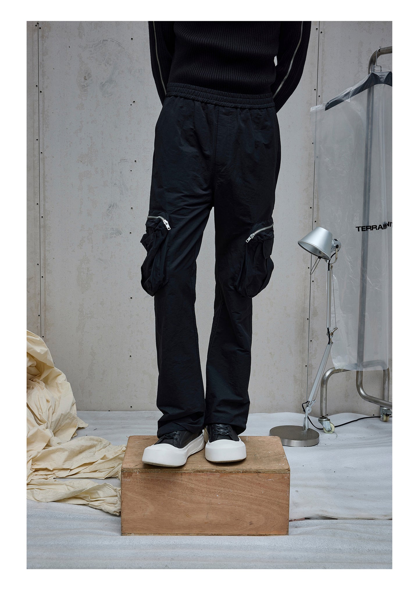 Three-dimensional pocket zipper straight pants