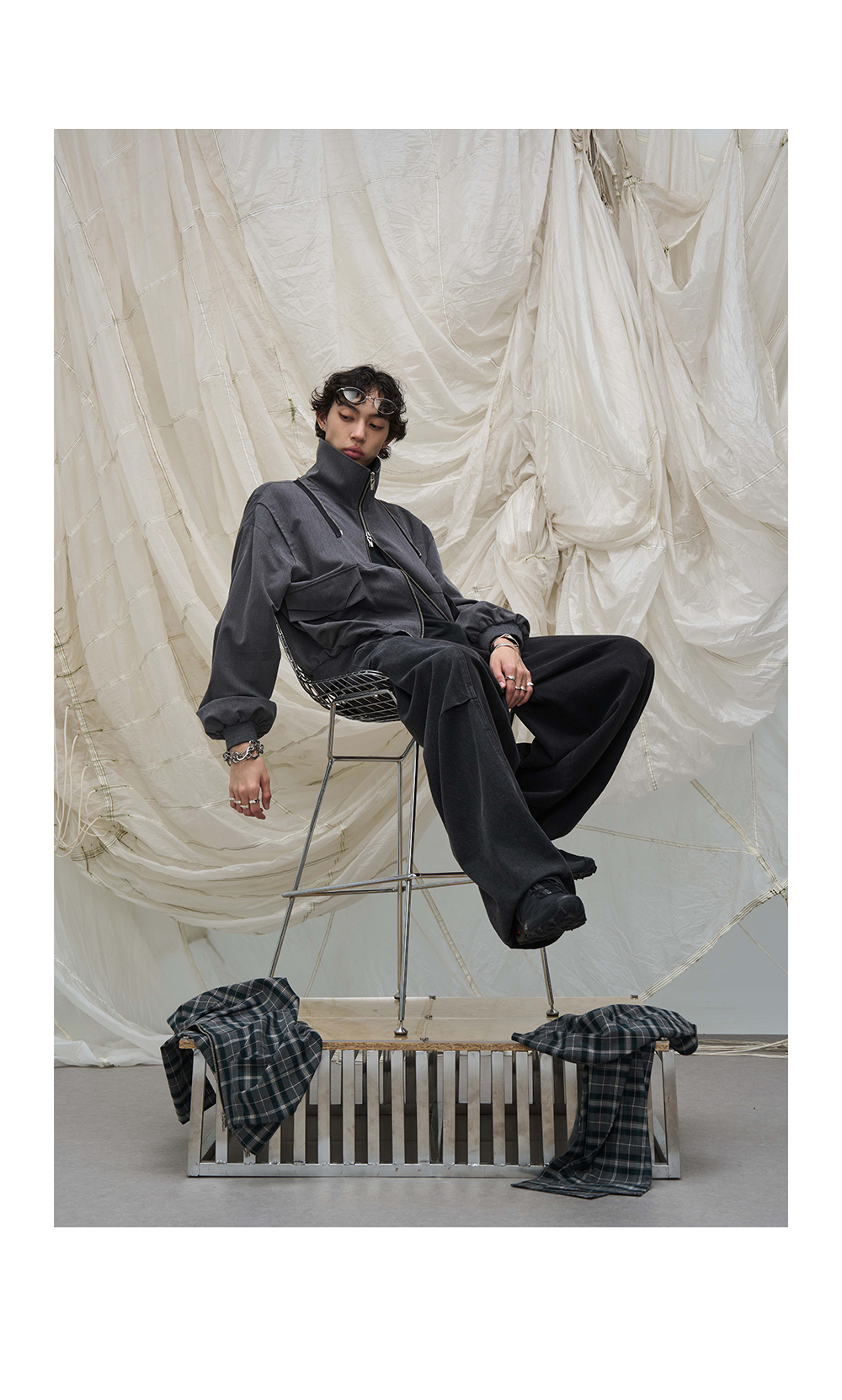 Detachable checkered jacket