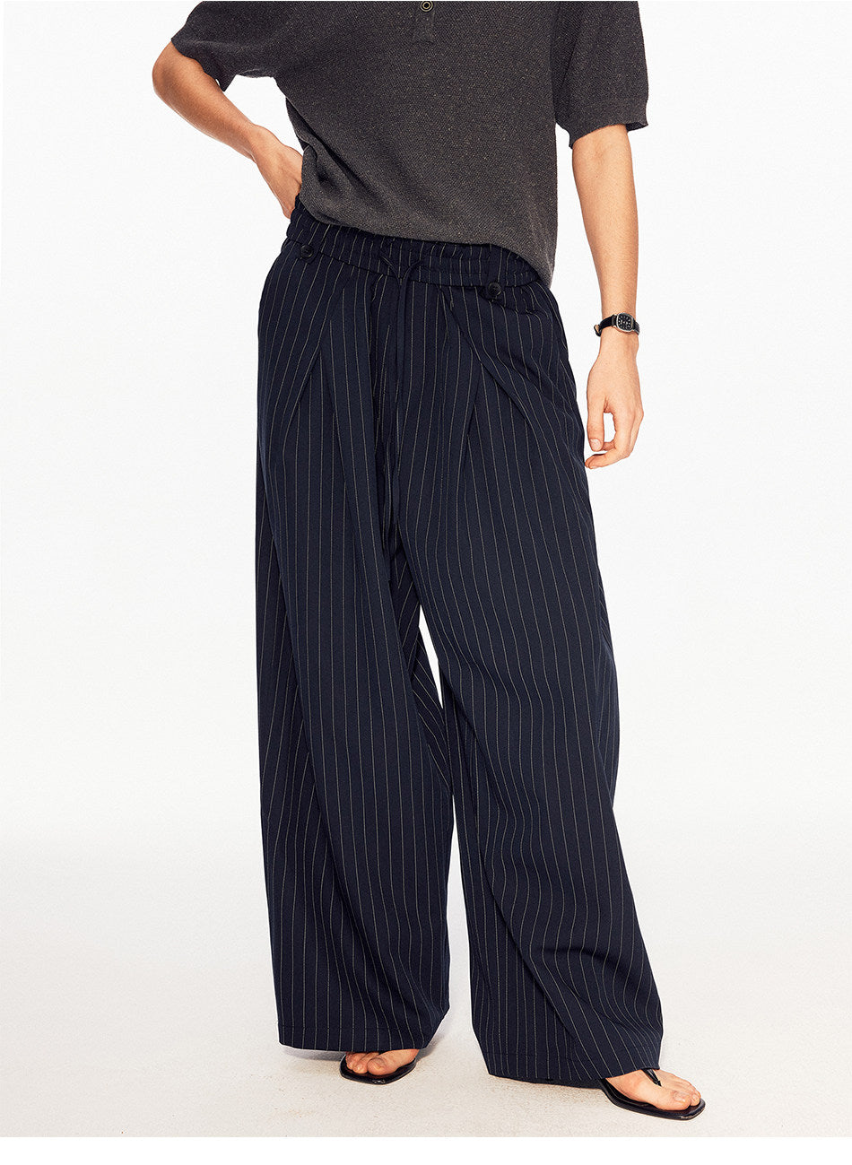 Wide-leg pants with an elastic waistband