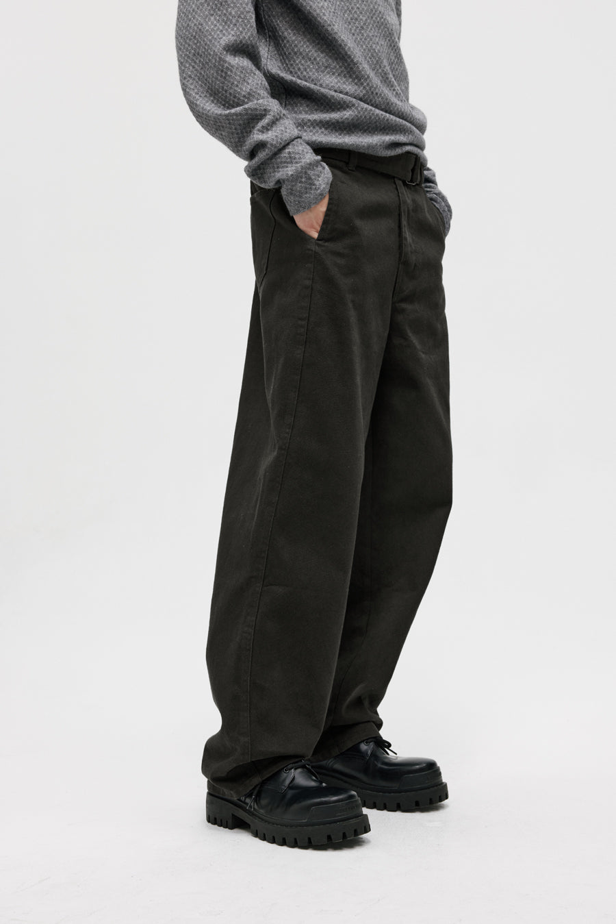 Twill scimitar-cut casual pants