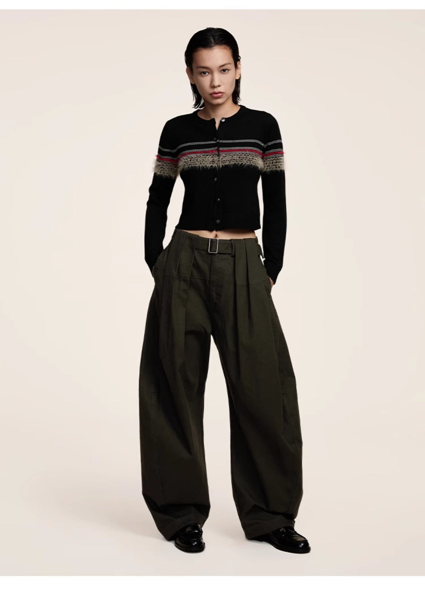 Three-dimensional scimitar silhouette casual pants