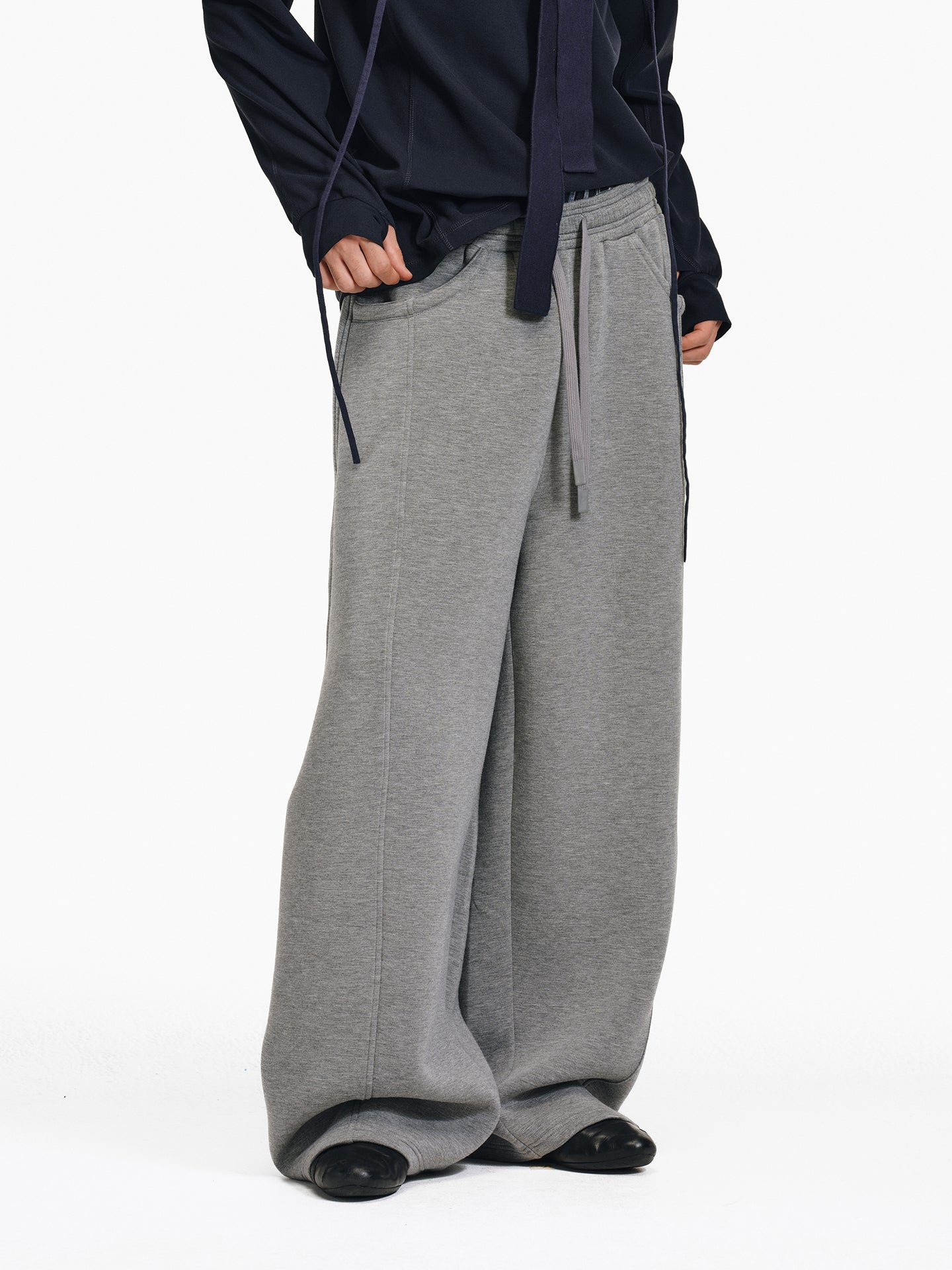 Casual pants with elastic waistband