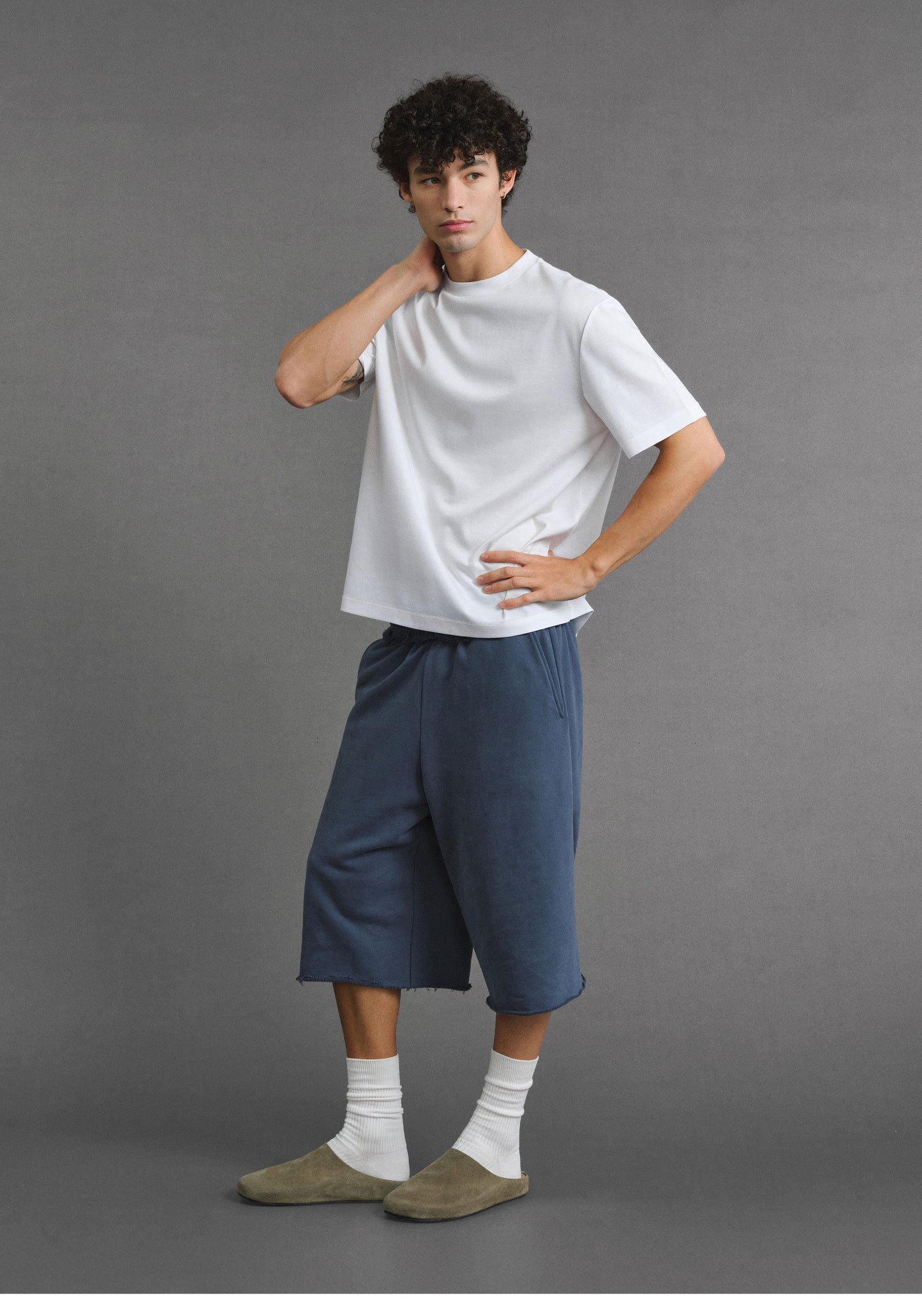 Basic Round-Neck Loose-Fit T-Shirt