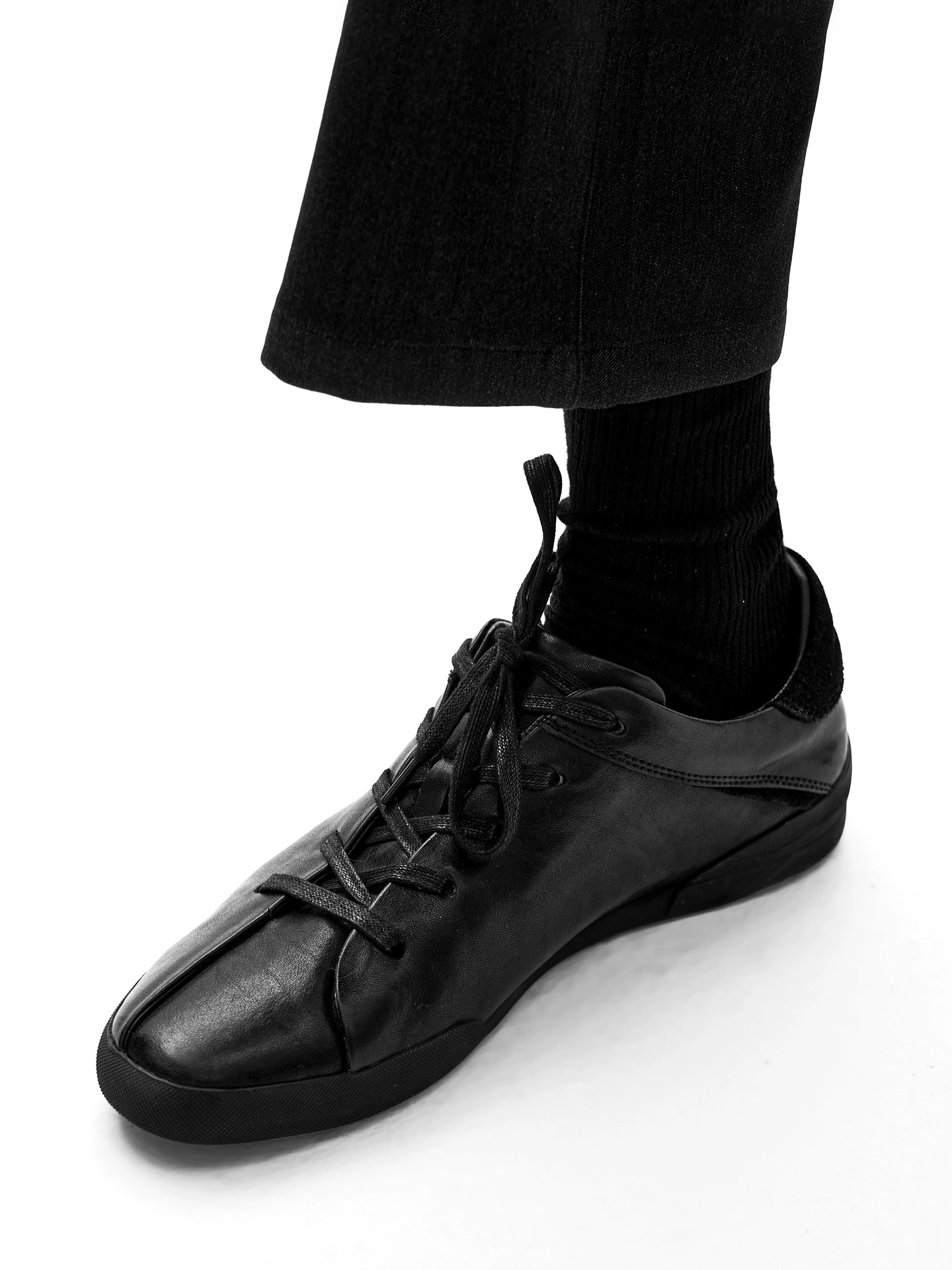 Hand-sewn shoes with wash finish