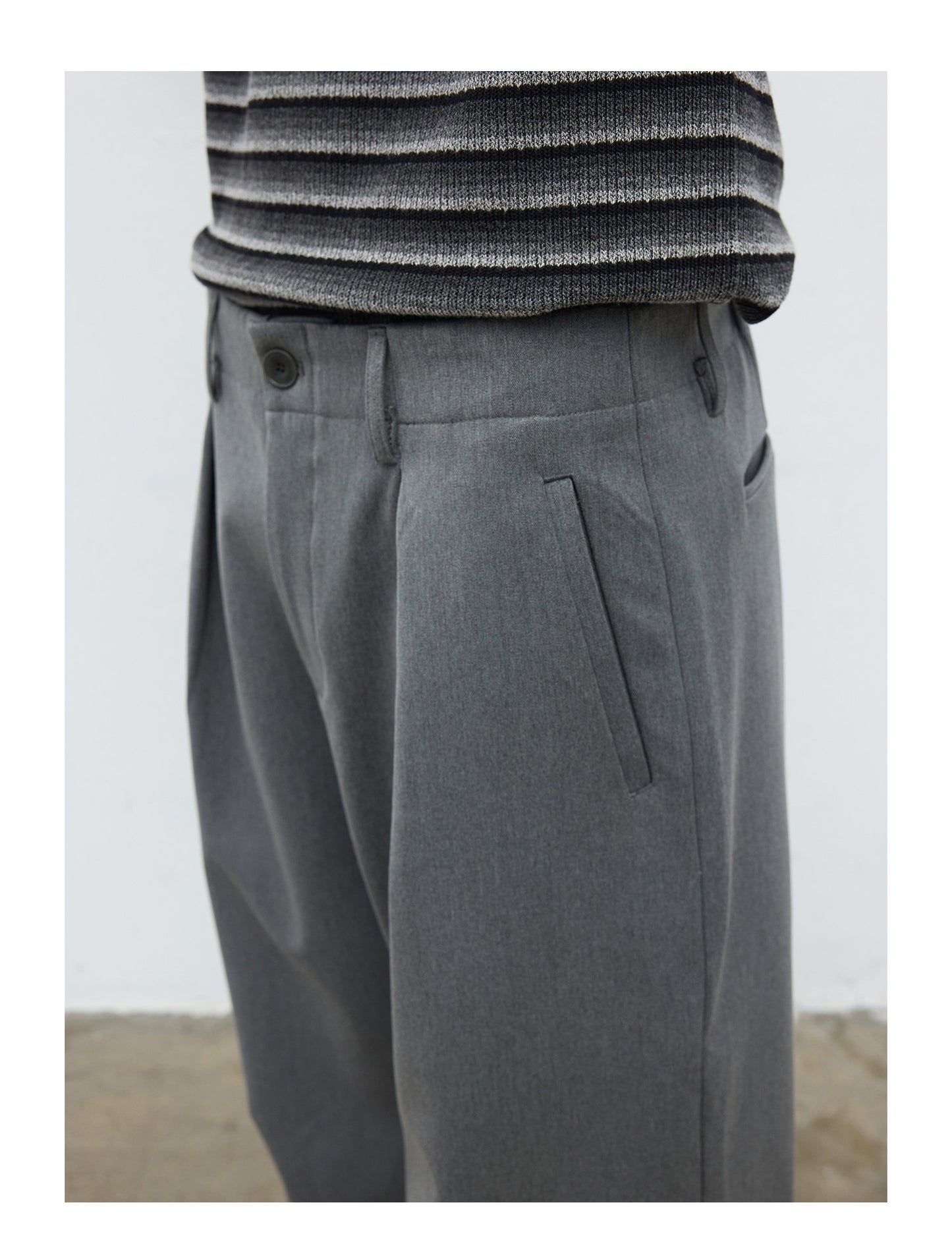 Curved Single-Pleat Casual Pants