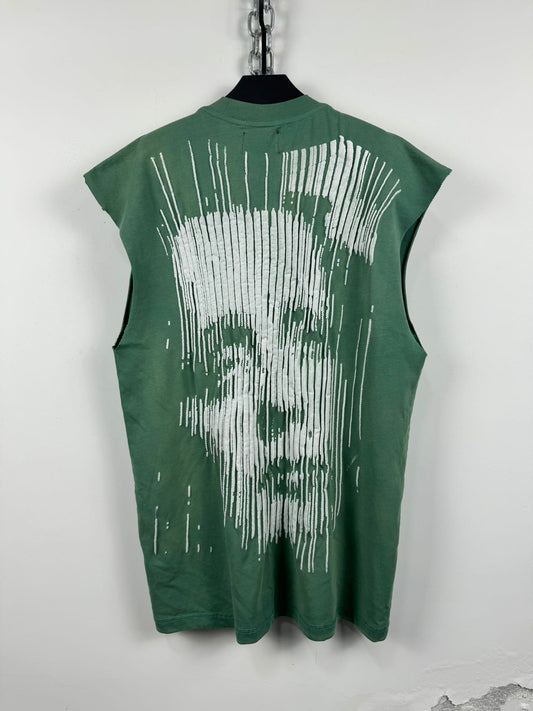 Spray-dyed printed sleeveless shirt