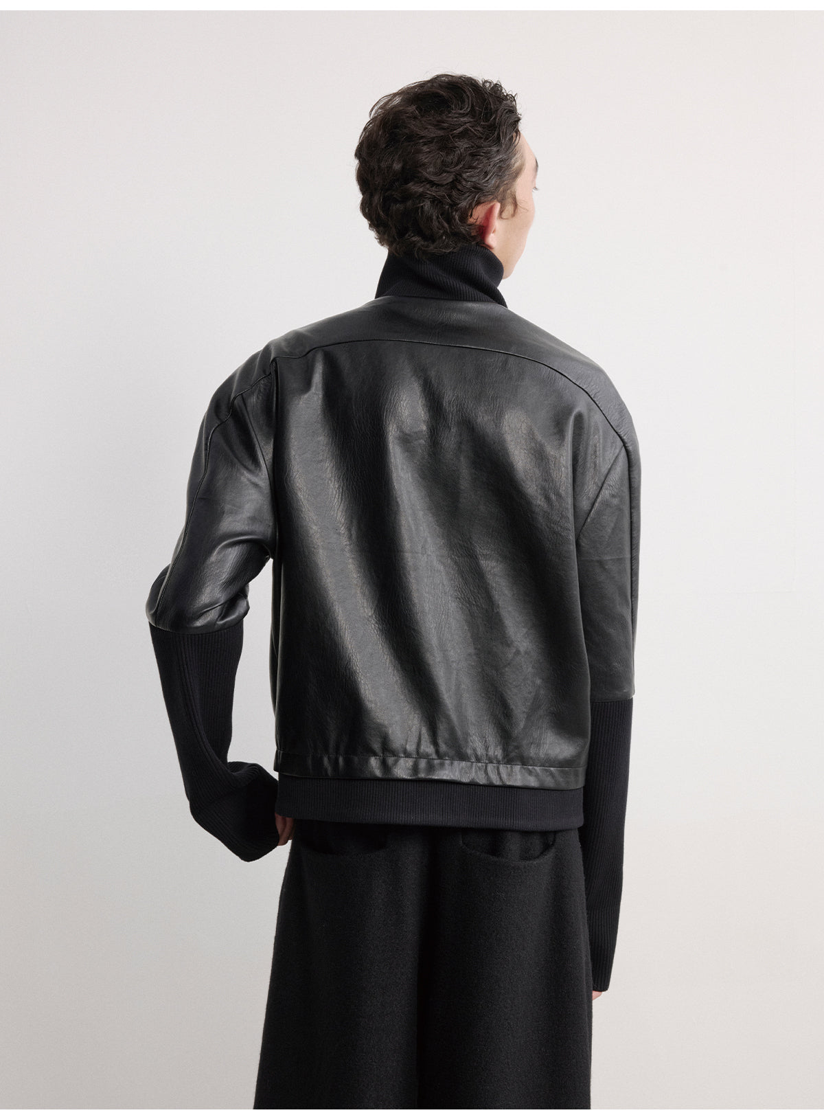 Short leather jacket