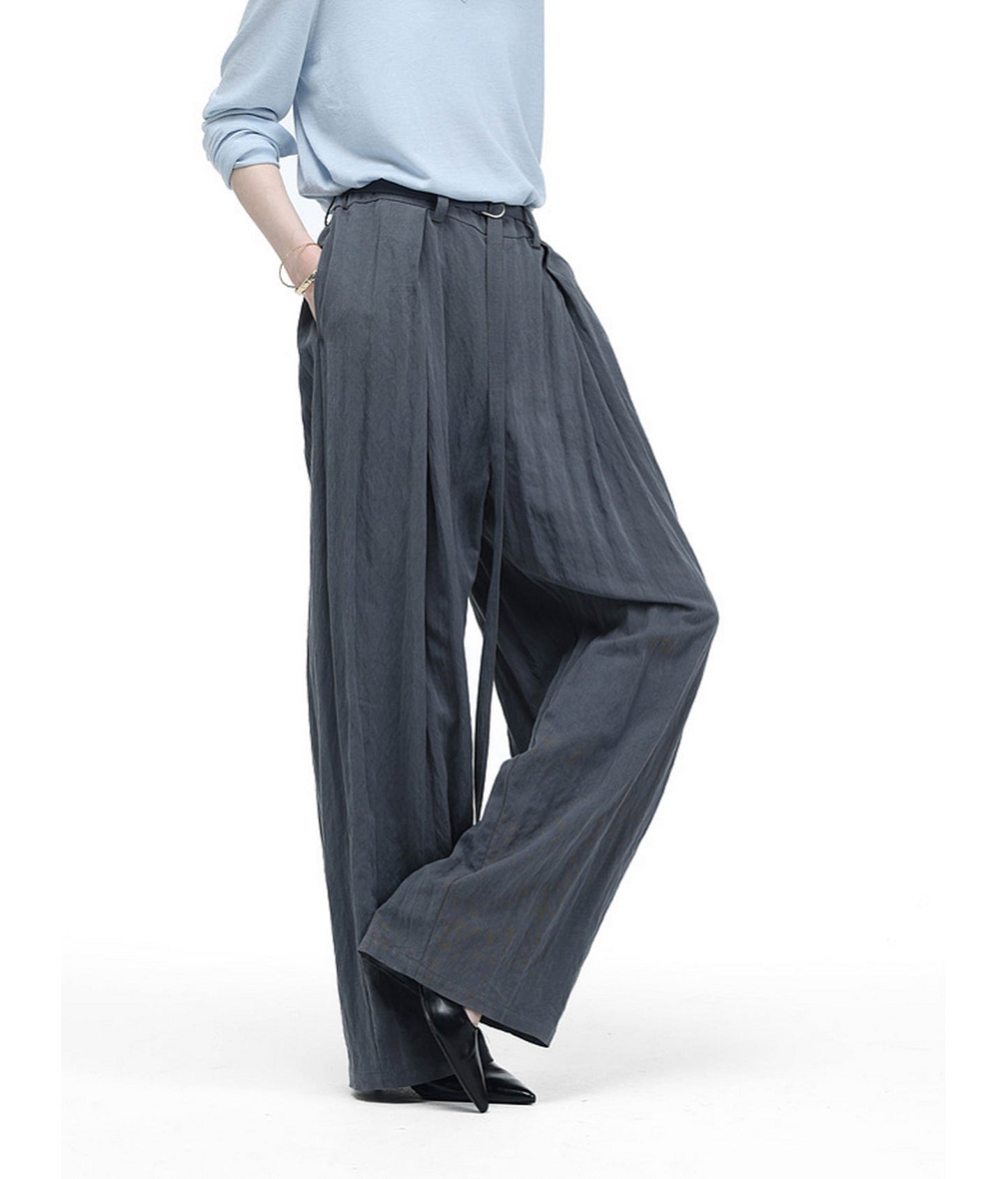 Pleated Casual Pants with a Belt