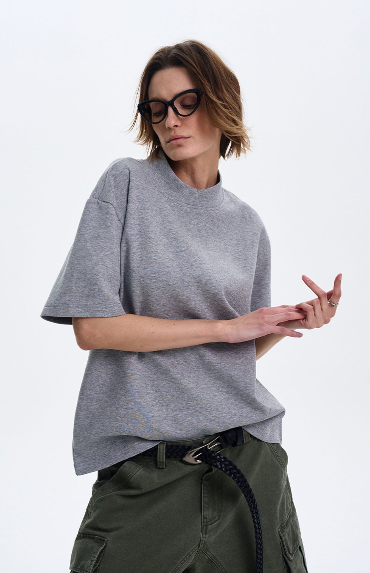 Air layer stand collar T-shirt