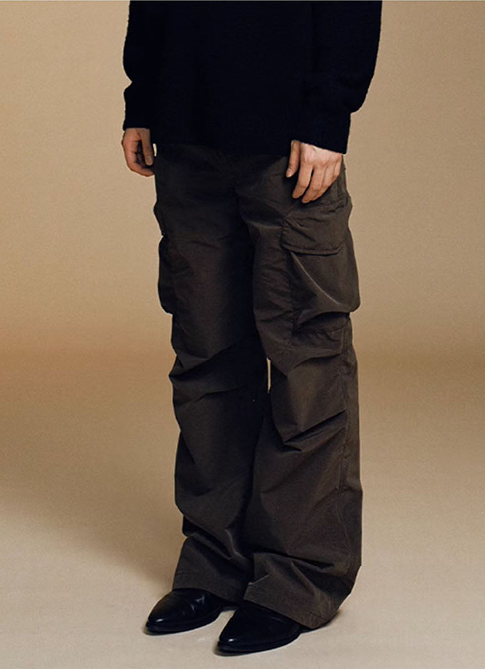 Three-dimensional patch pocket casual pants