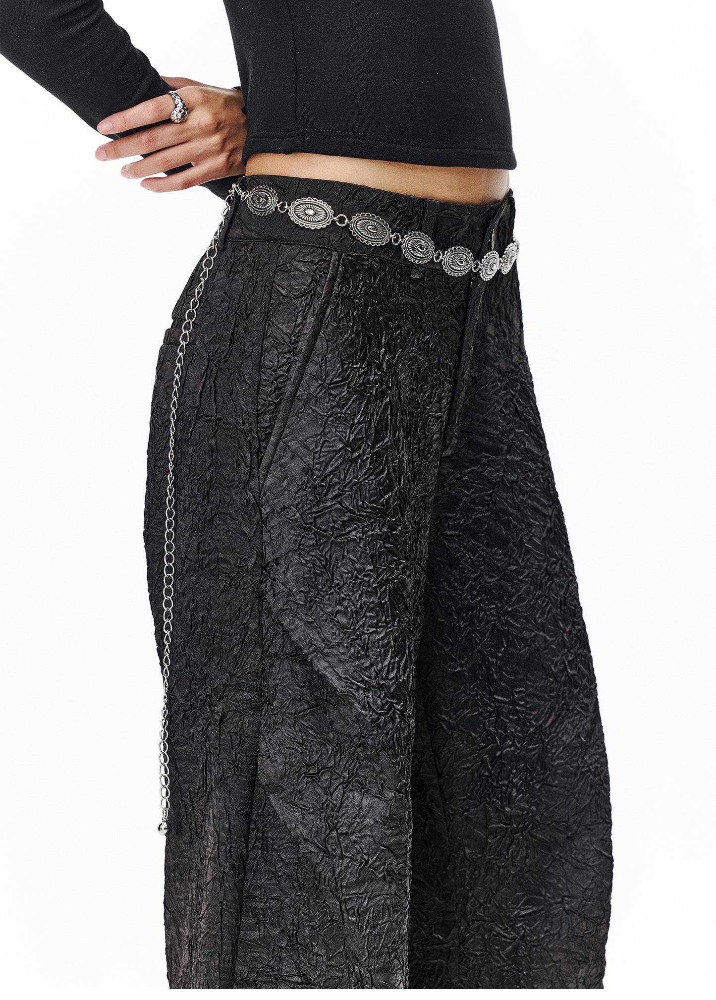 Pleated loose-fitting wide-leg pants