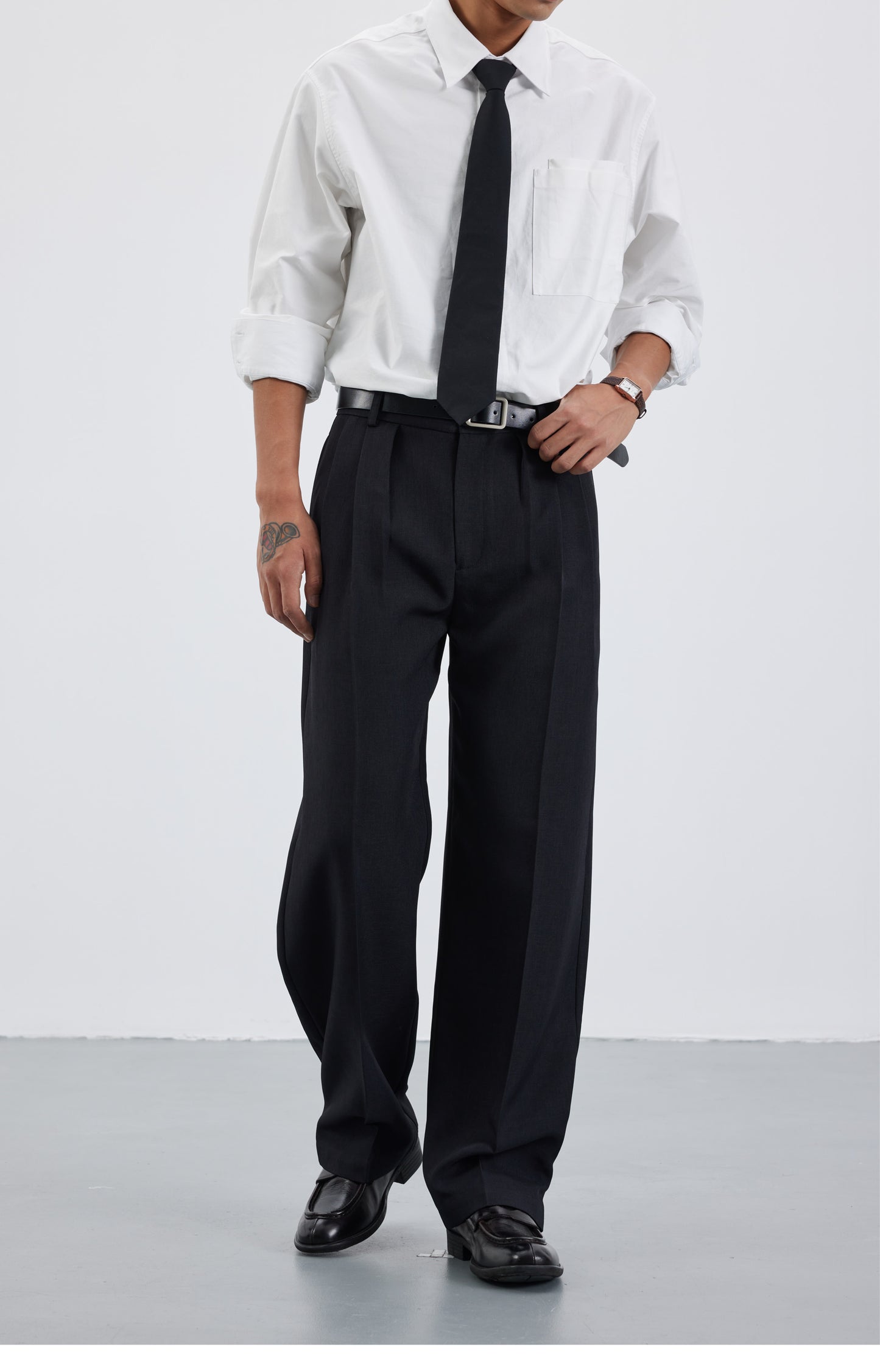 Adjustable 3-pleat casual pants