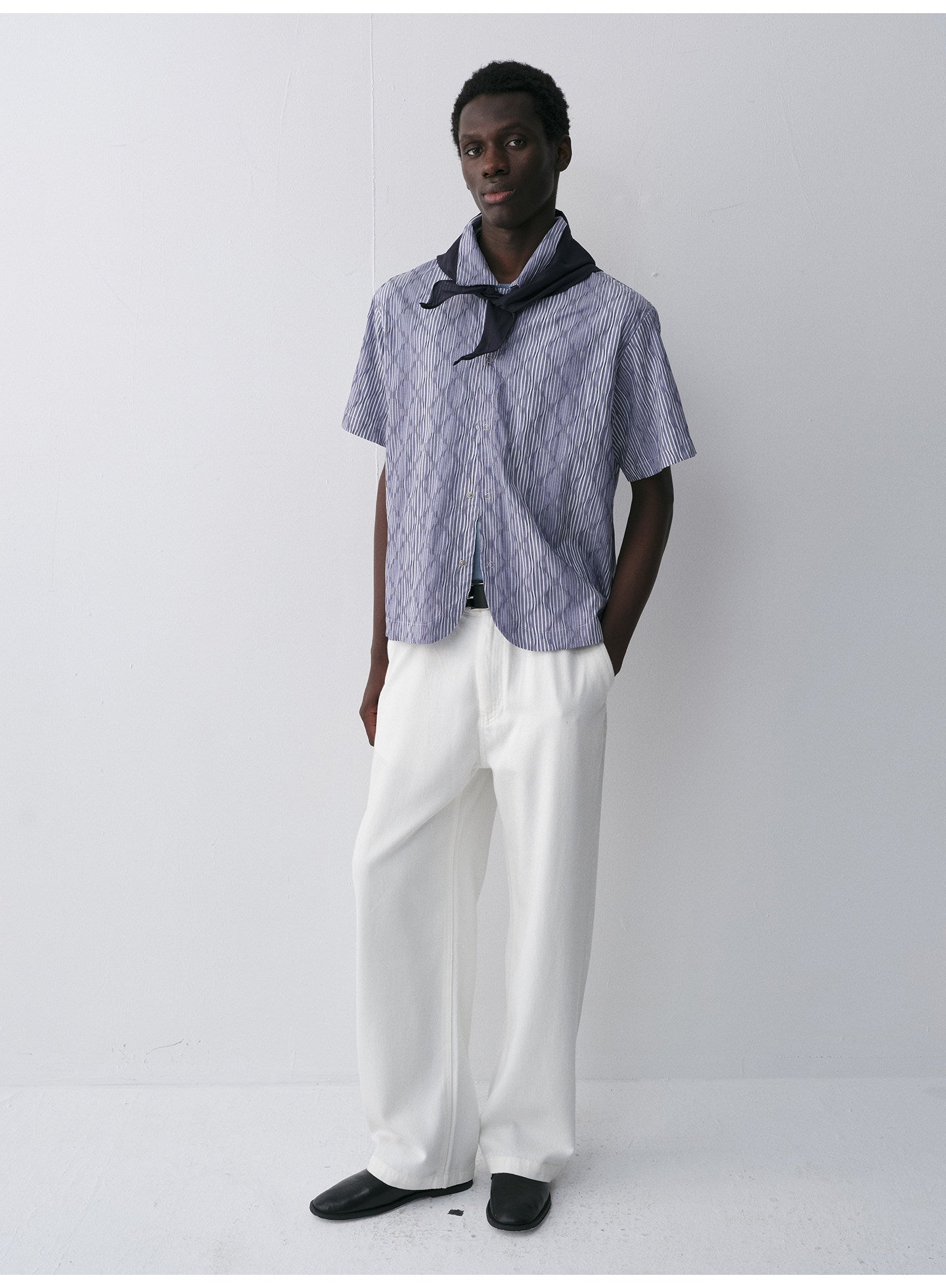 Pleated short-lapel shirt