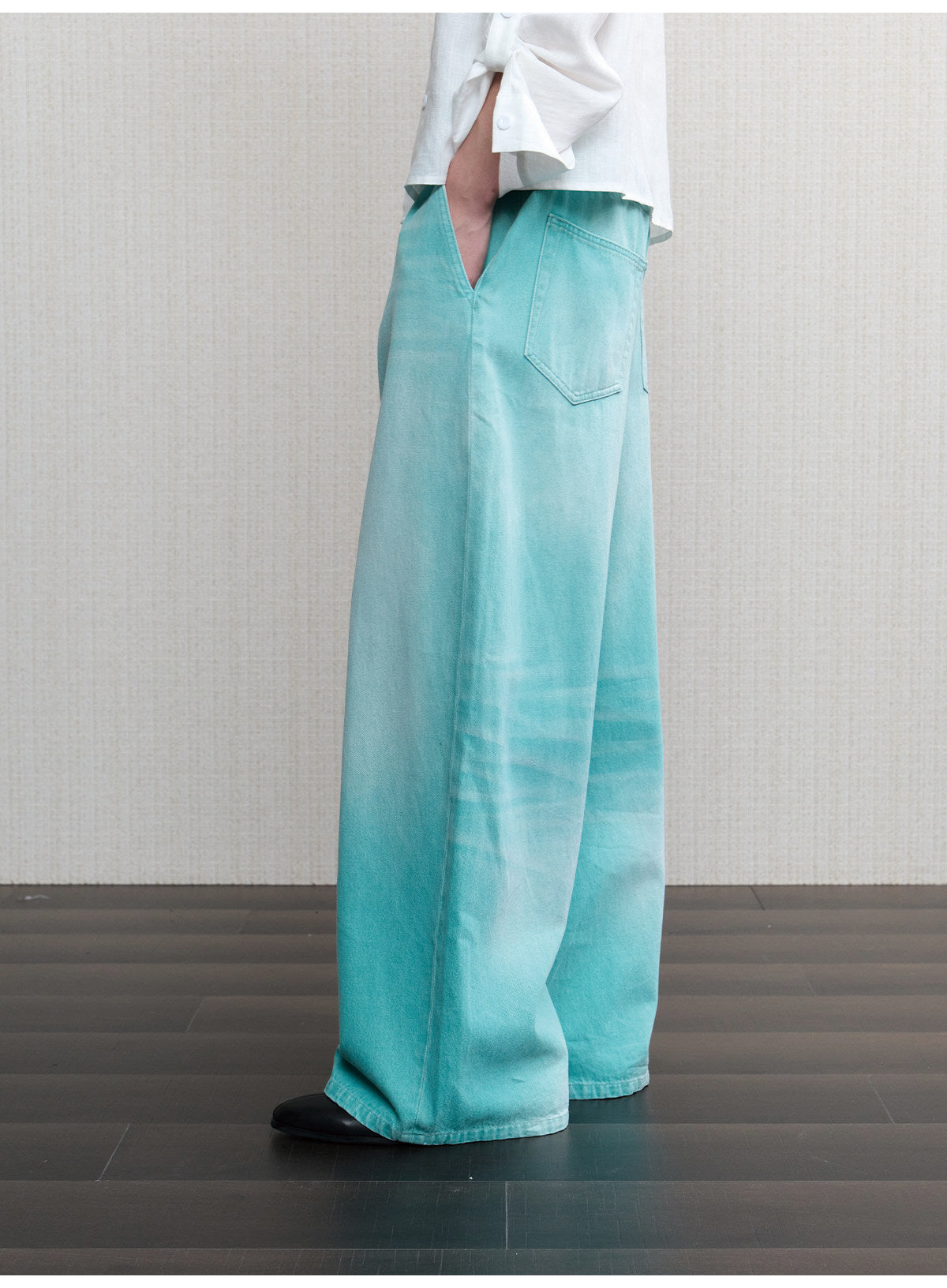 Relaxed-Fit Wide-Leg Jeans