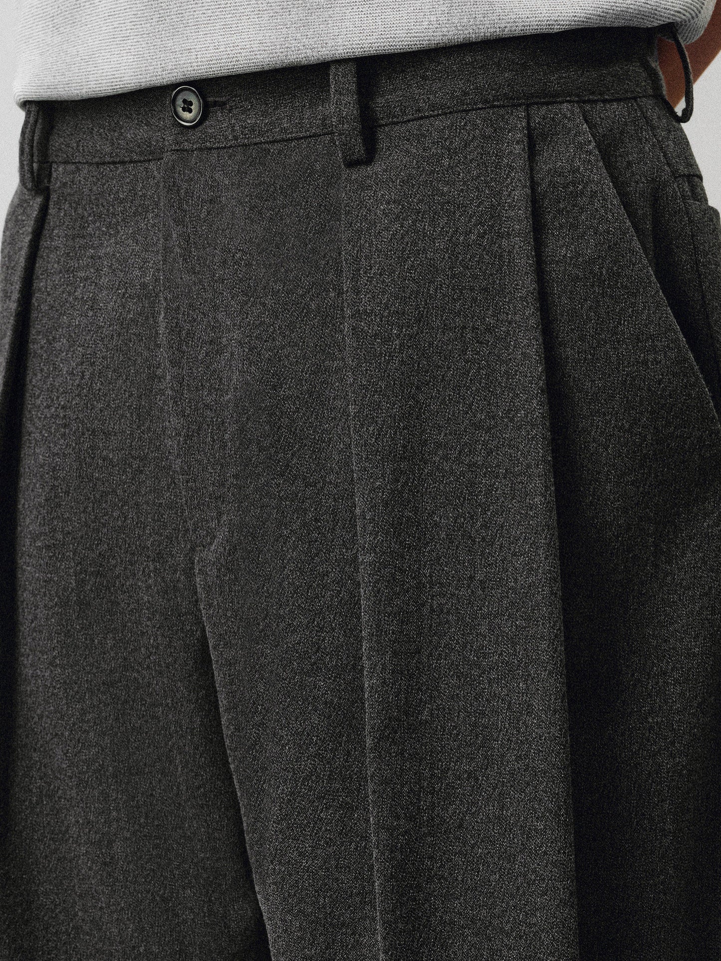 Relaxed-Fit Pleated Casual Pants