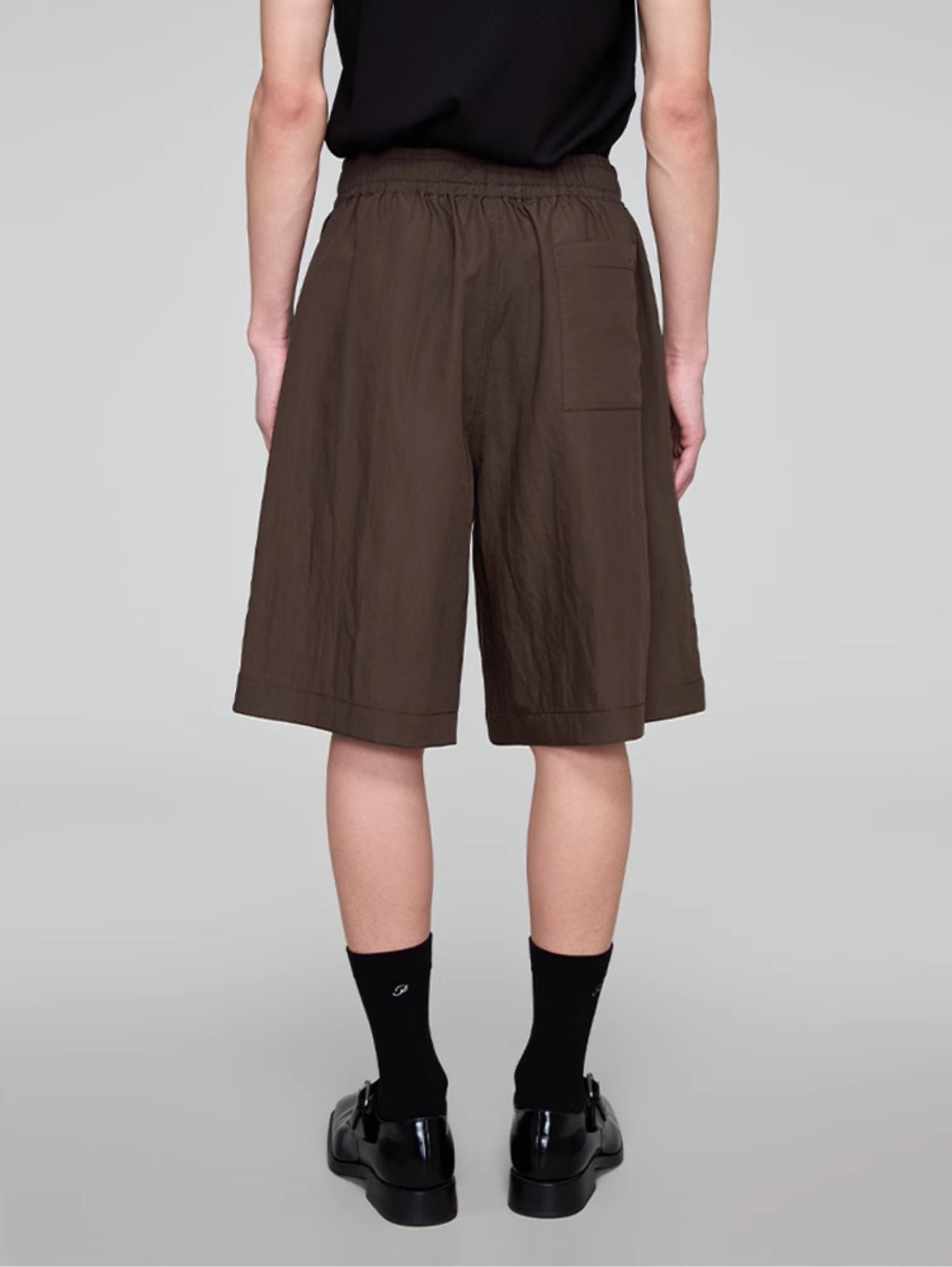 Elastic waist casual shorts