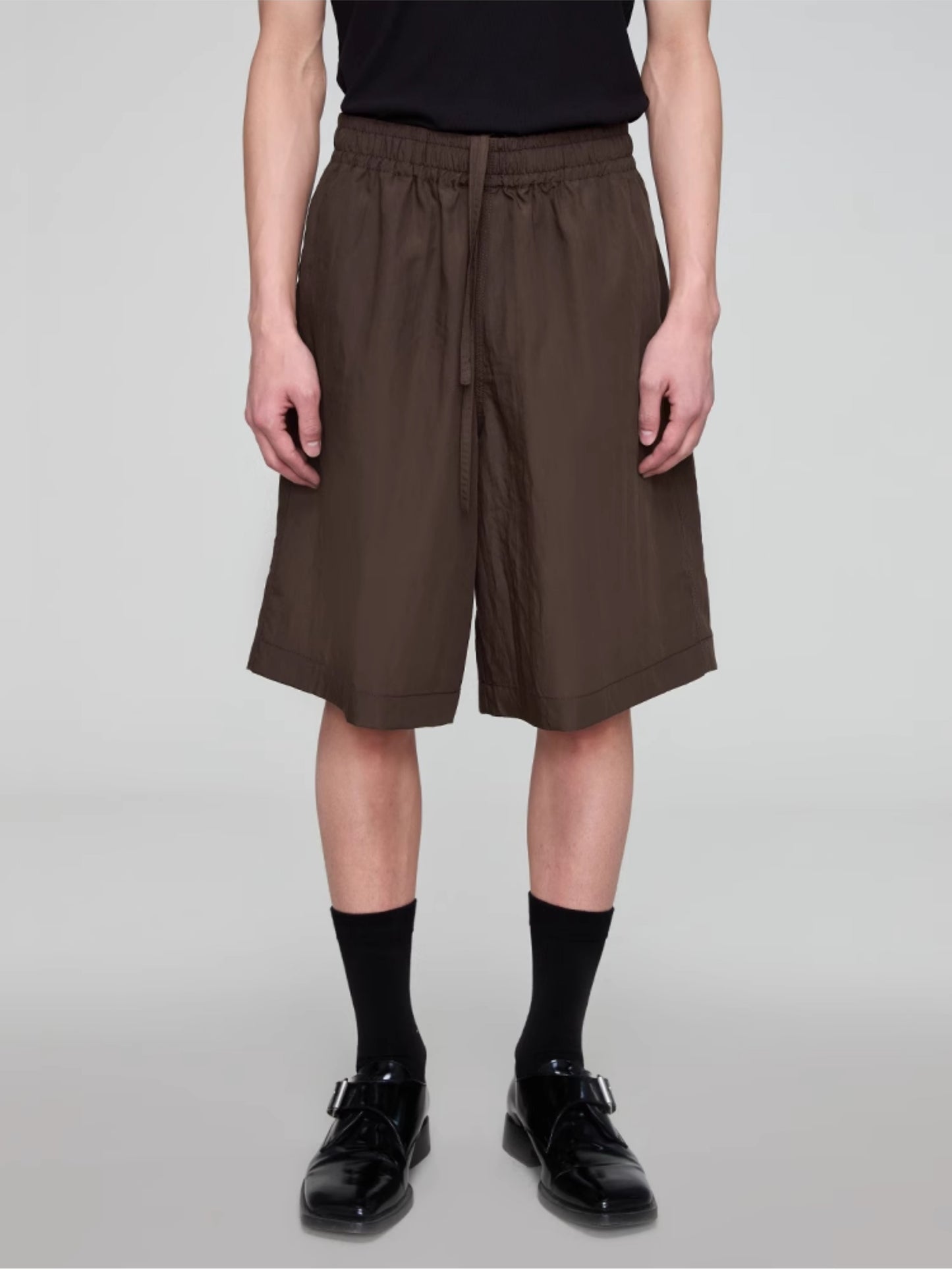 Elastic waist casual shorts