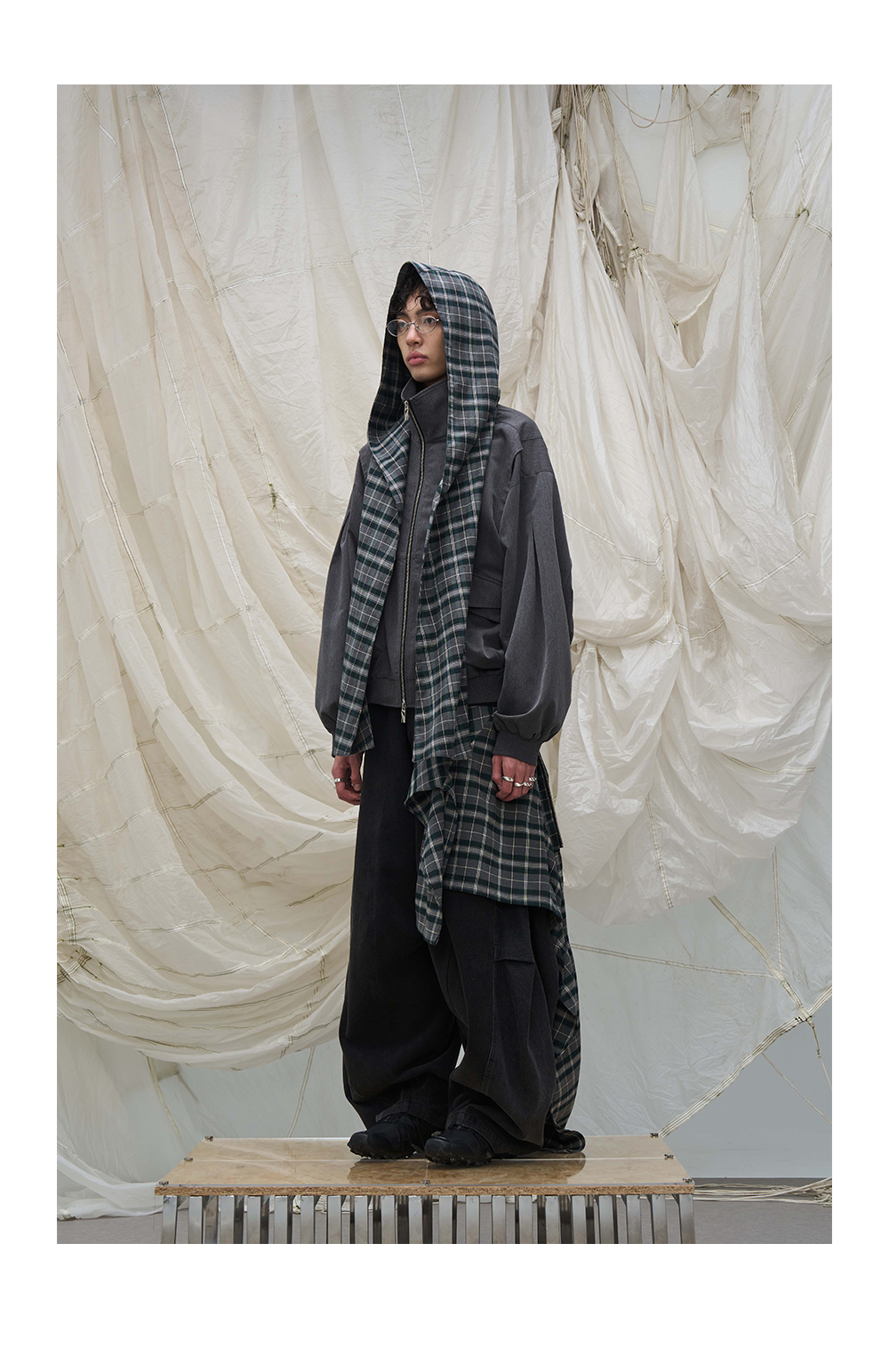 Detachable checkered jacket