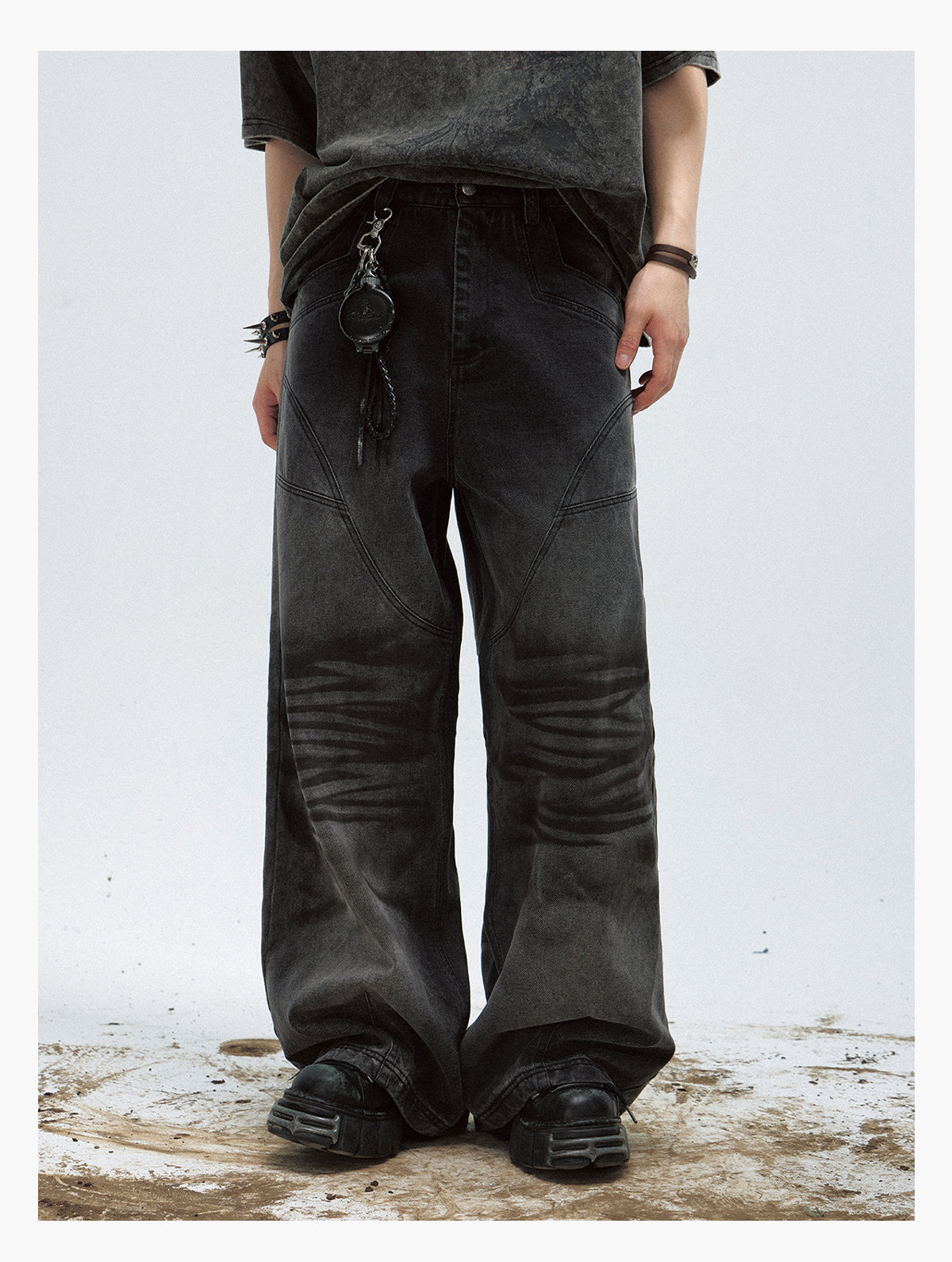 Pleated Washed Straight Jeans