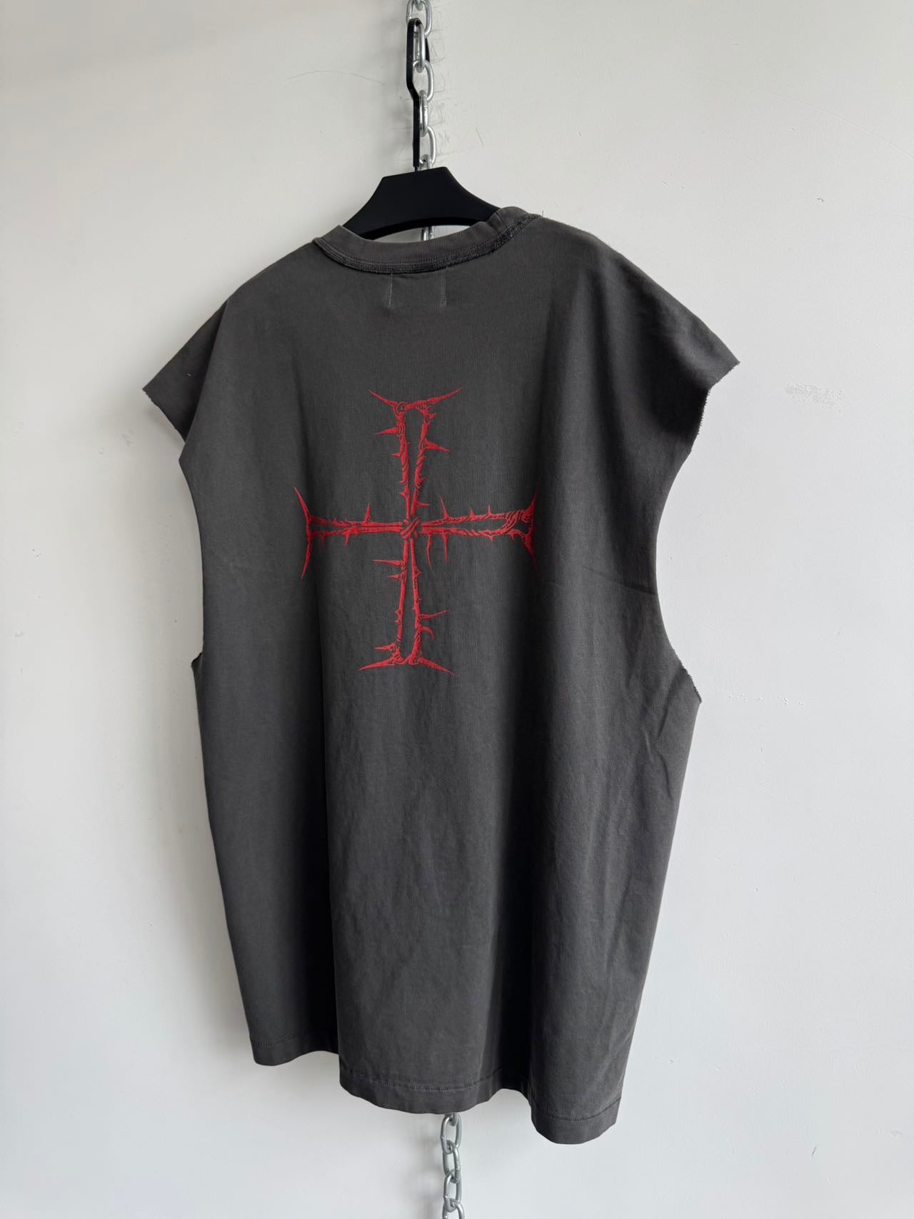 Damaged loose cotton sleeveless shirt