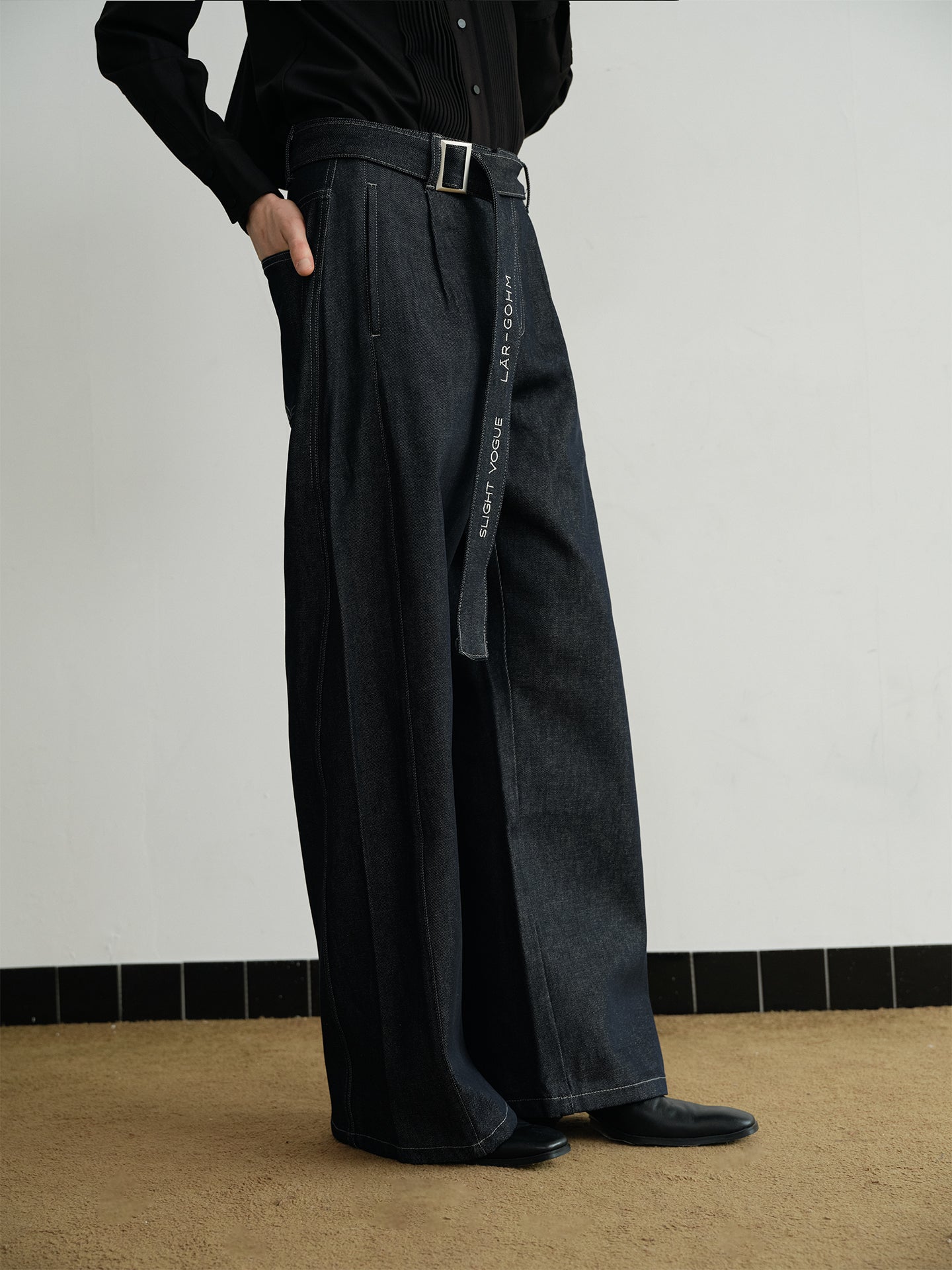 Natural Pleat Denim Pants